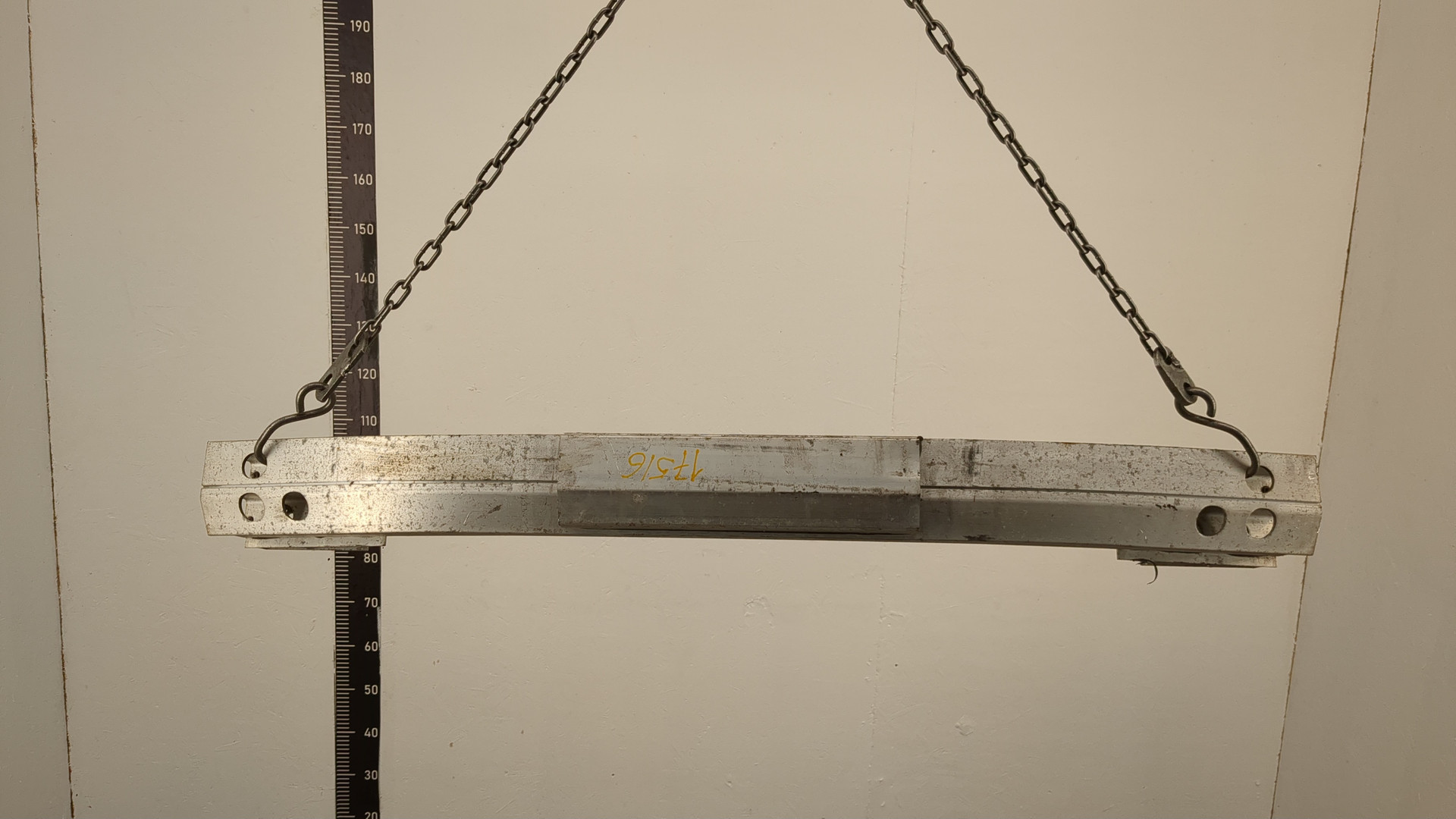 Усилитель заднего бампера