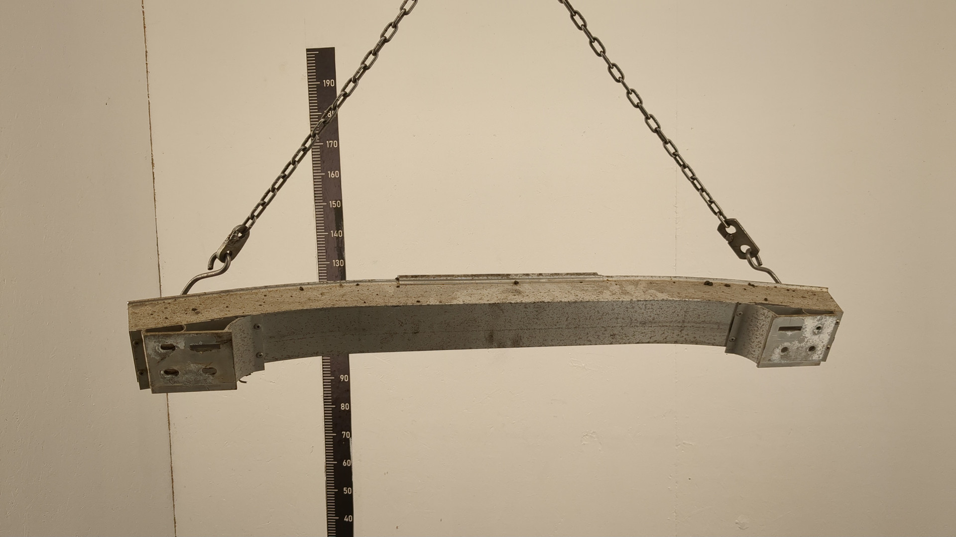 Усилитель заднего бампера