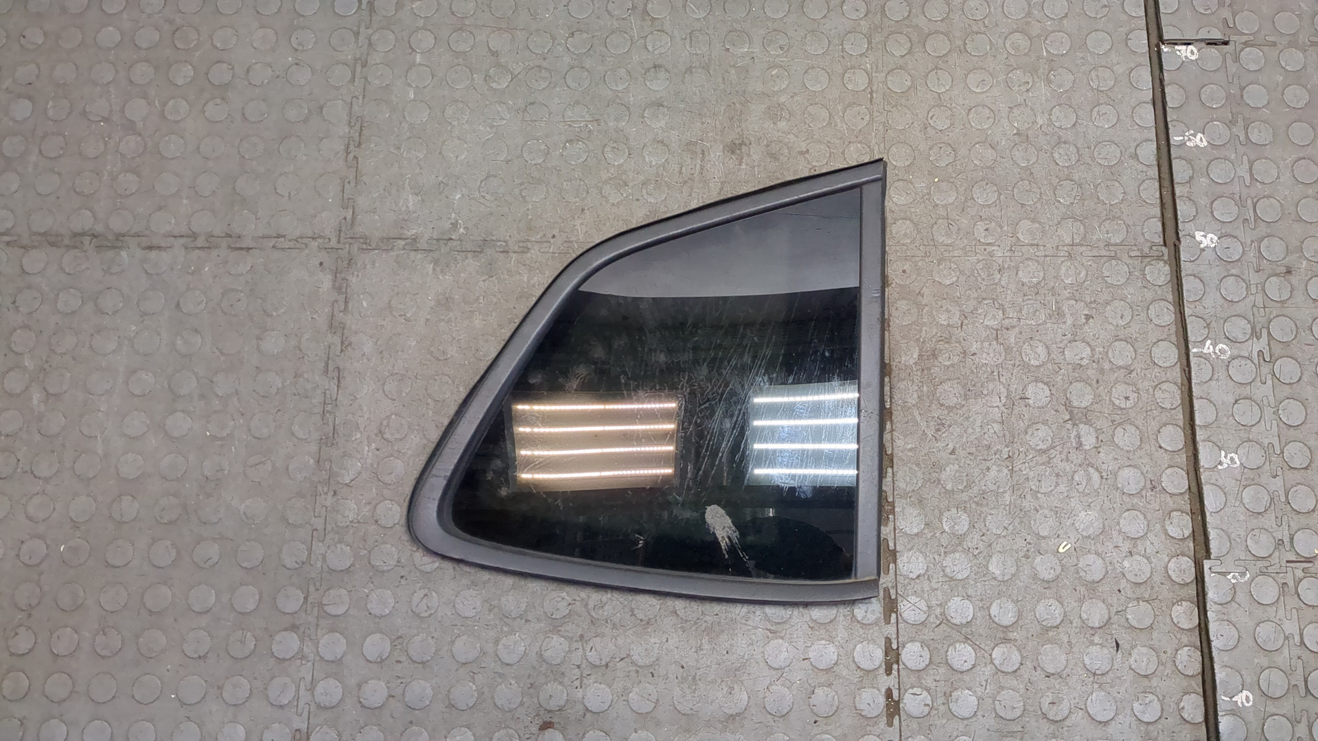 Стекло кузовное глухое правое