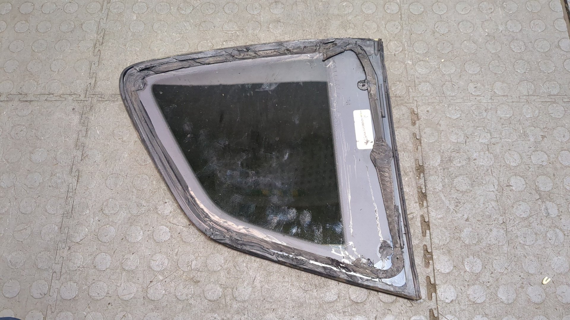 Стекло кузовное глухое правое