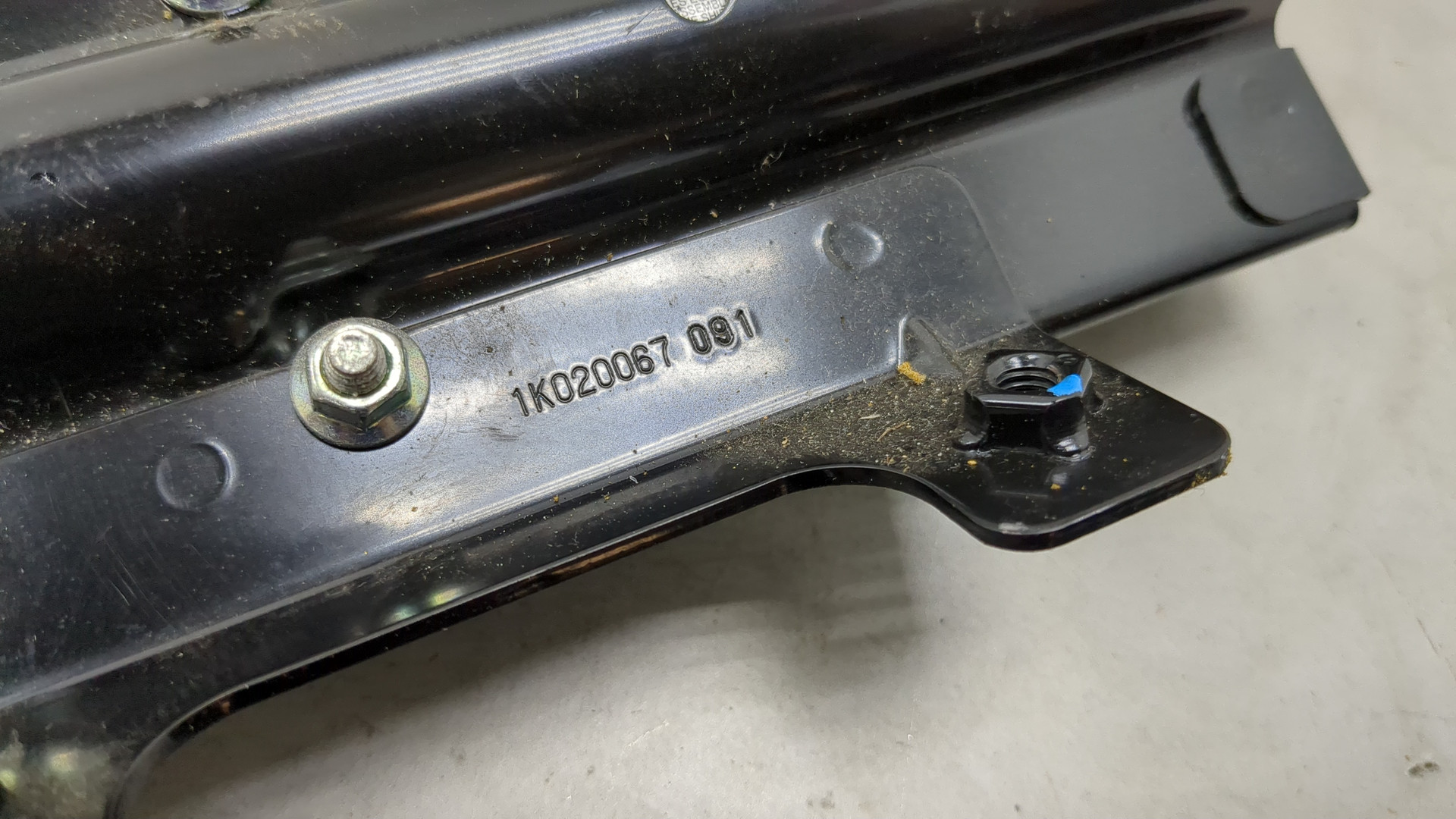 Подушка безопасности нижняя (для колен)