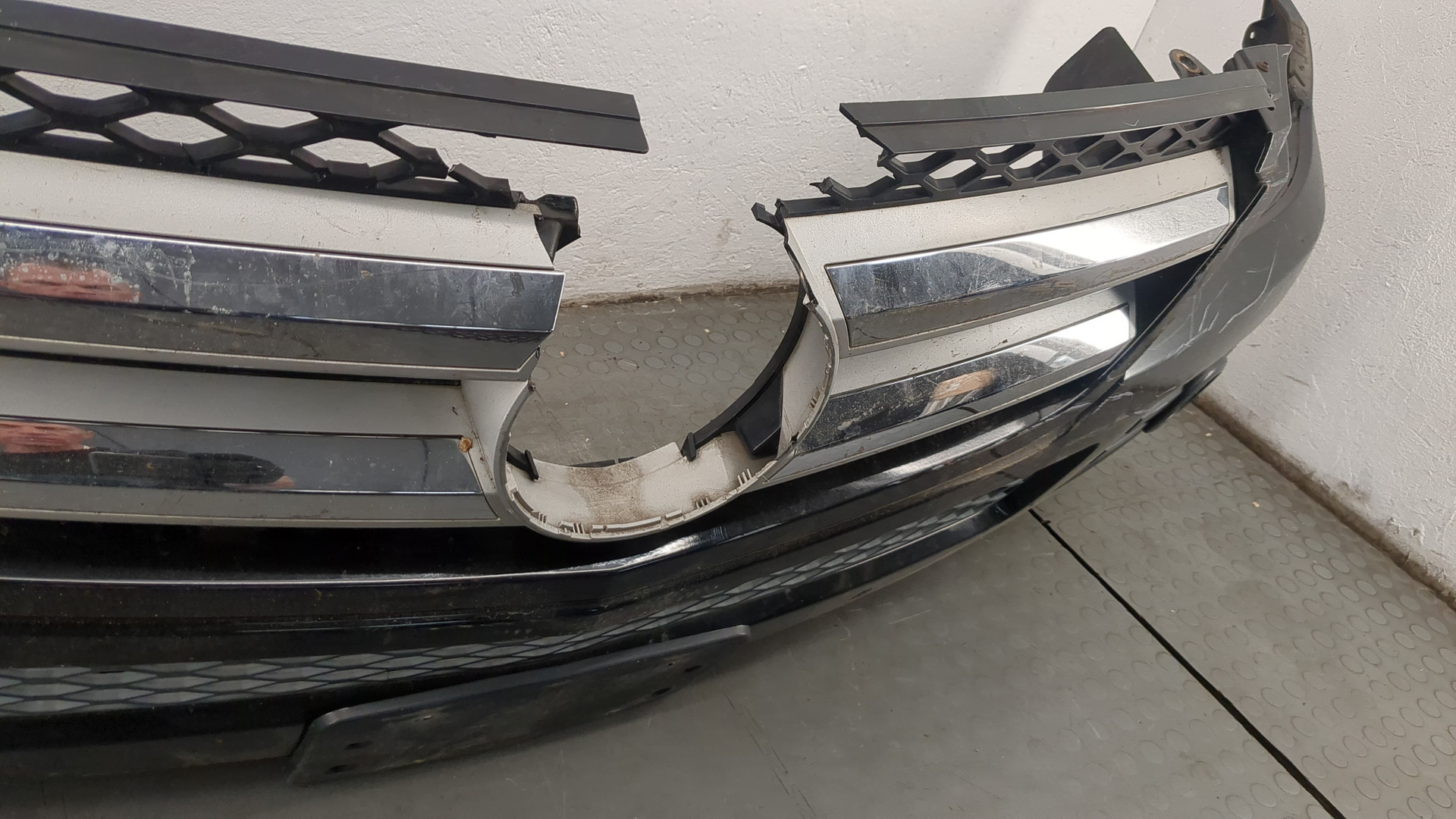 Бампер передний