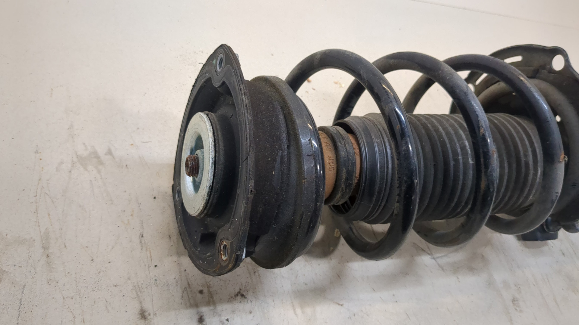 Амортизатор передний