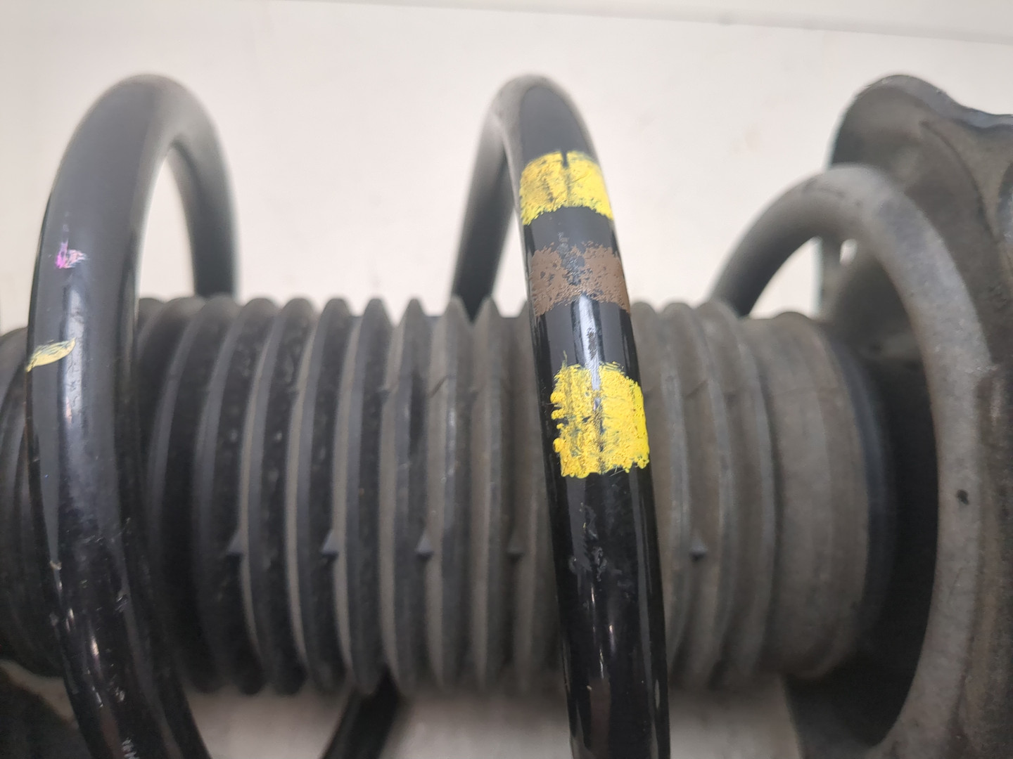 Амортизатор передний