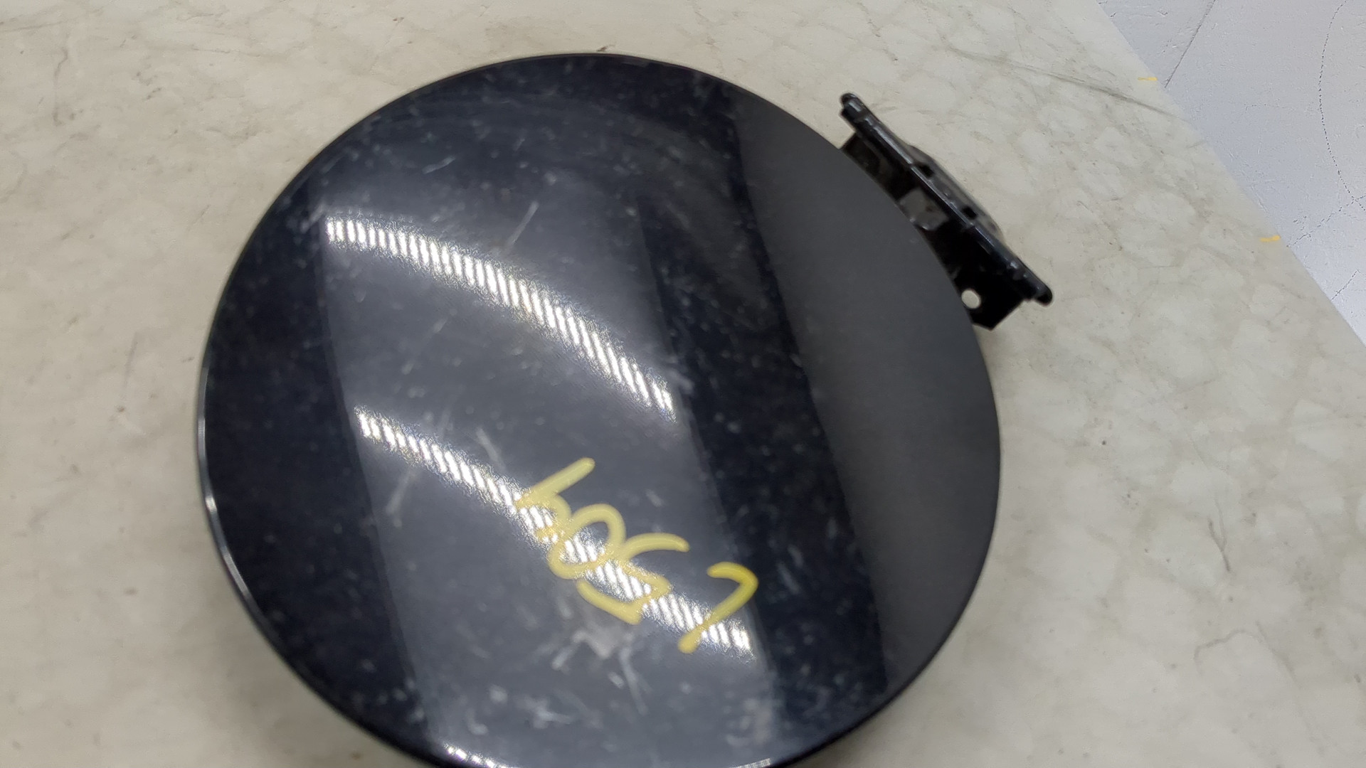 Лючок бензобака