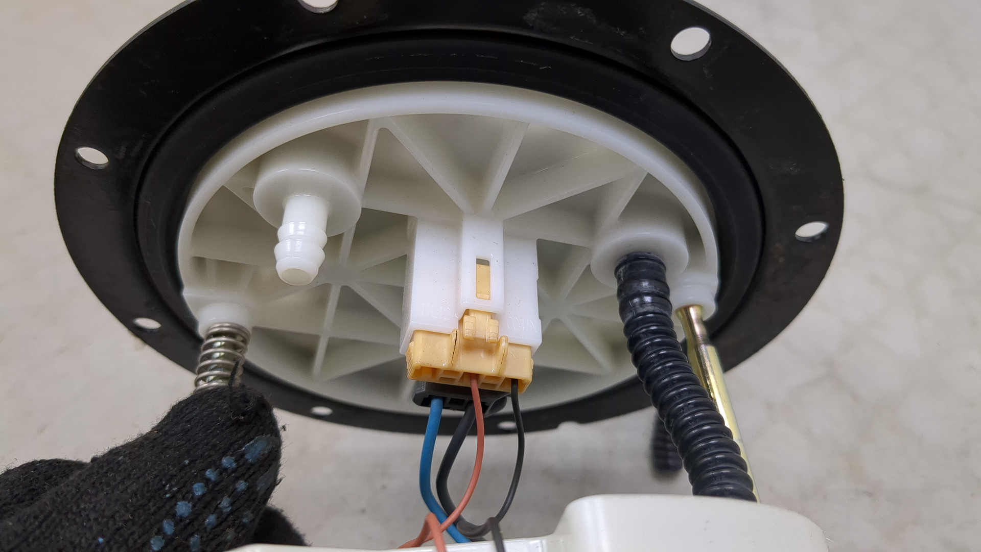 Насос топливный электрический