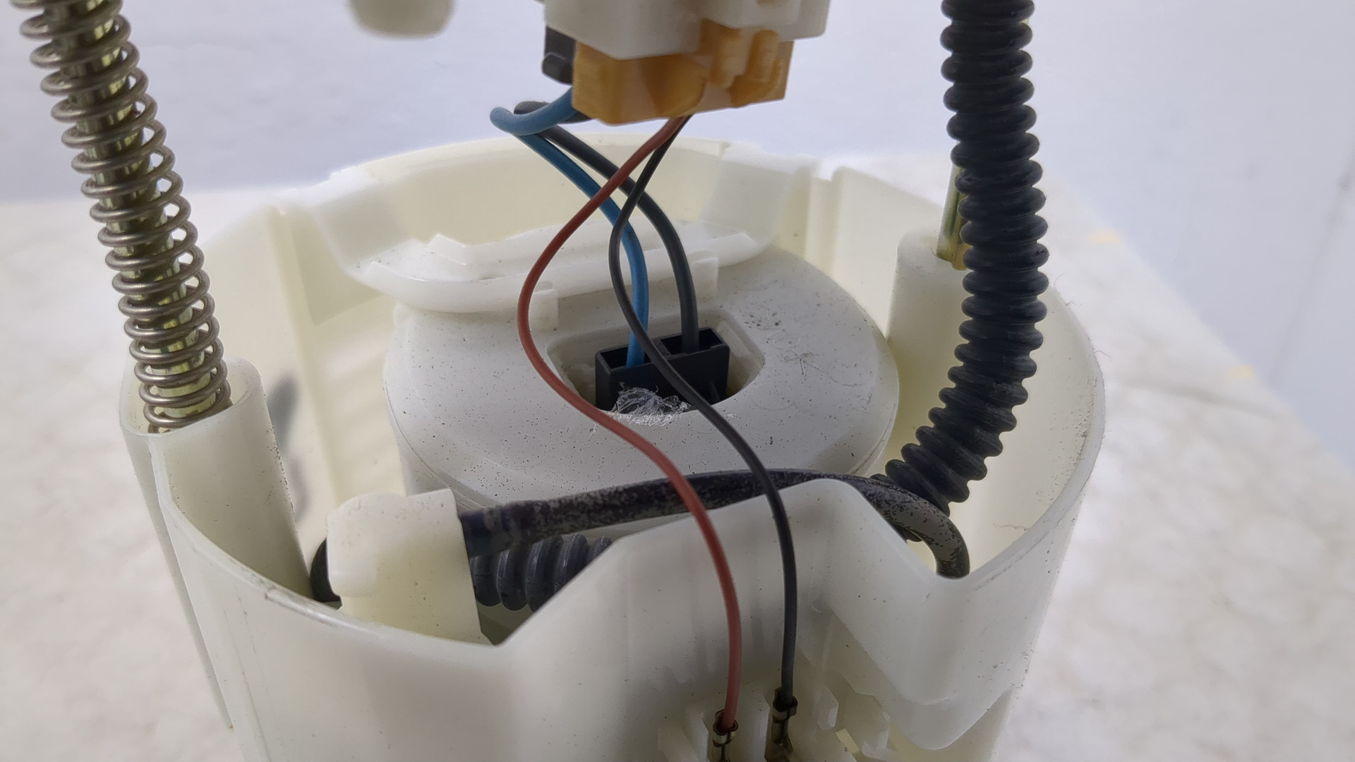 Насос топливный электрический