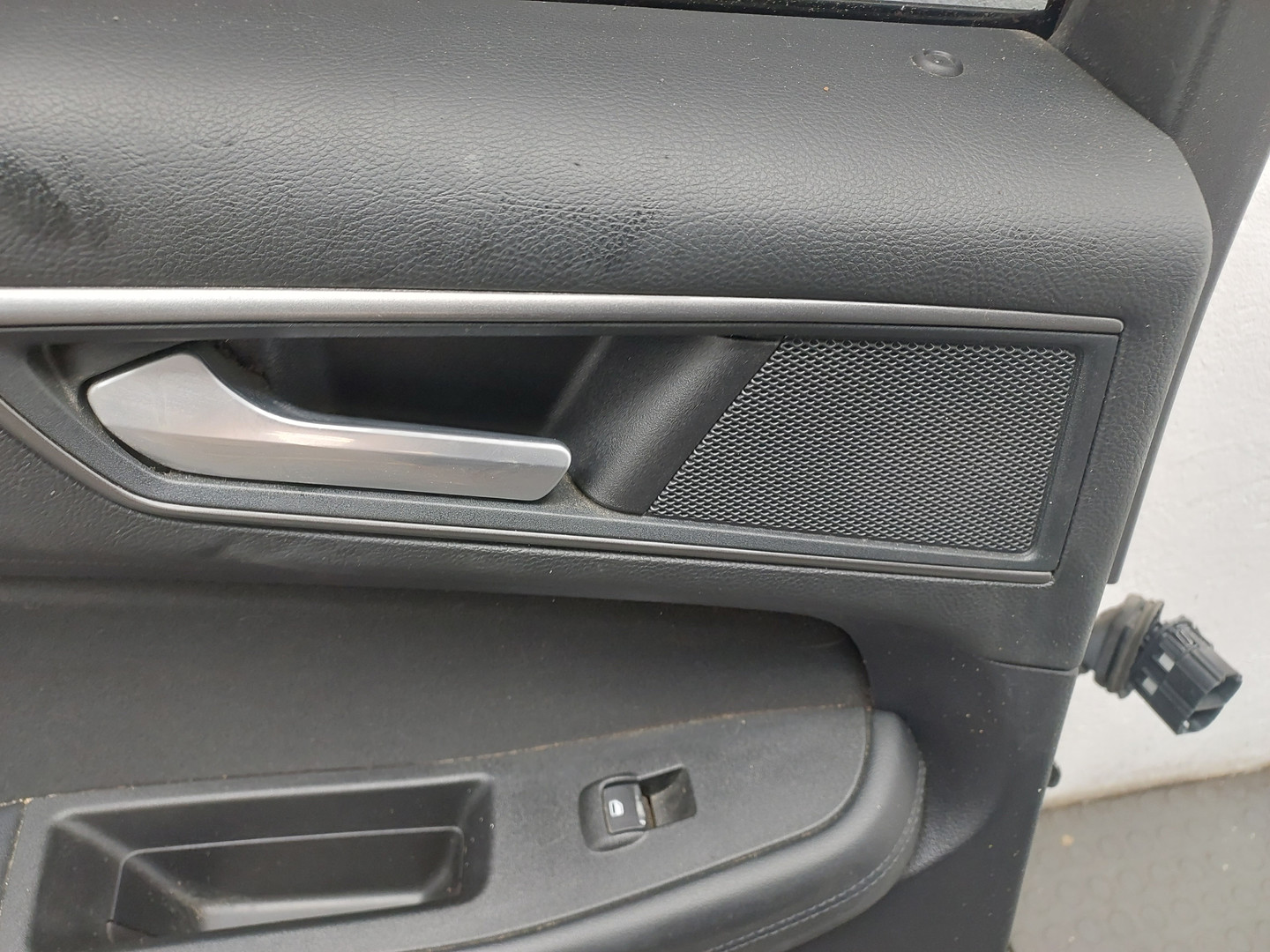 Дверь задняя левая