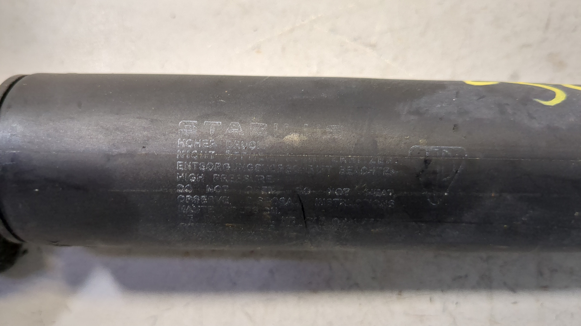 Амортизатор крышки багажника