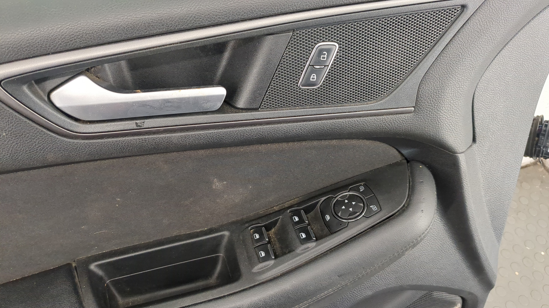 Дверь передняя левая