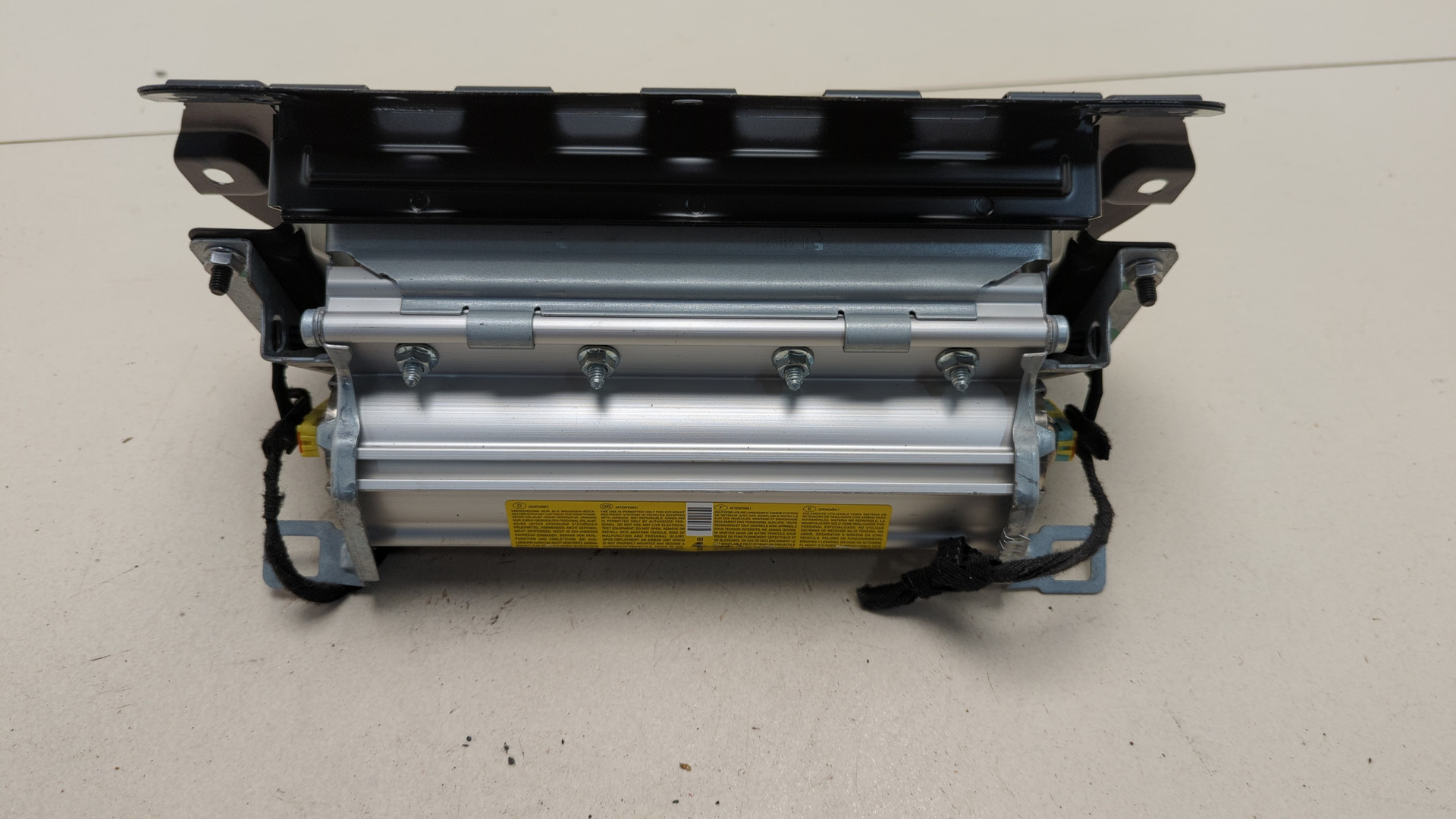 Подушка безопасности пассажирская (в торпедо)