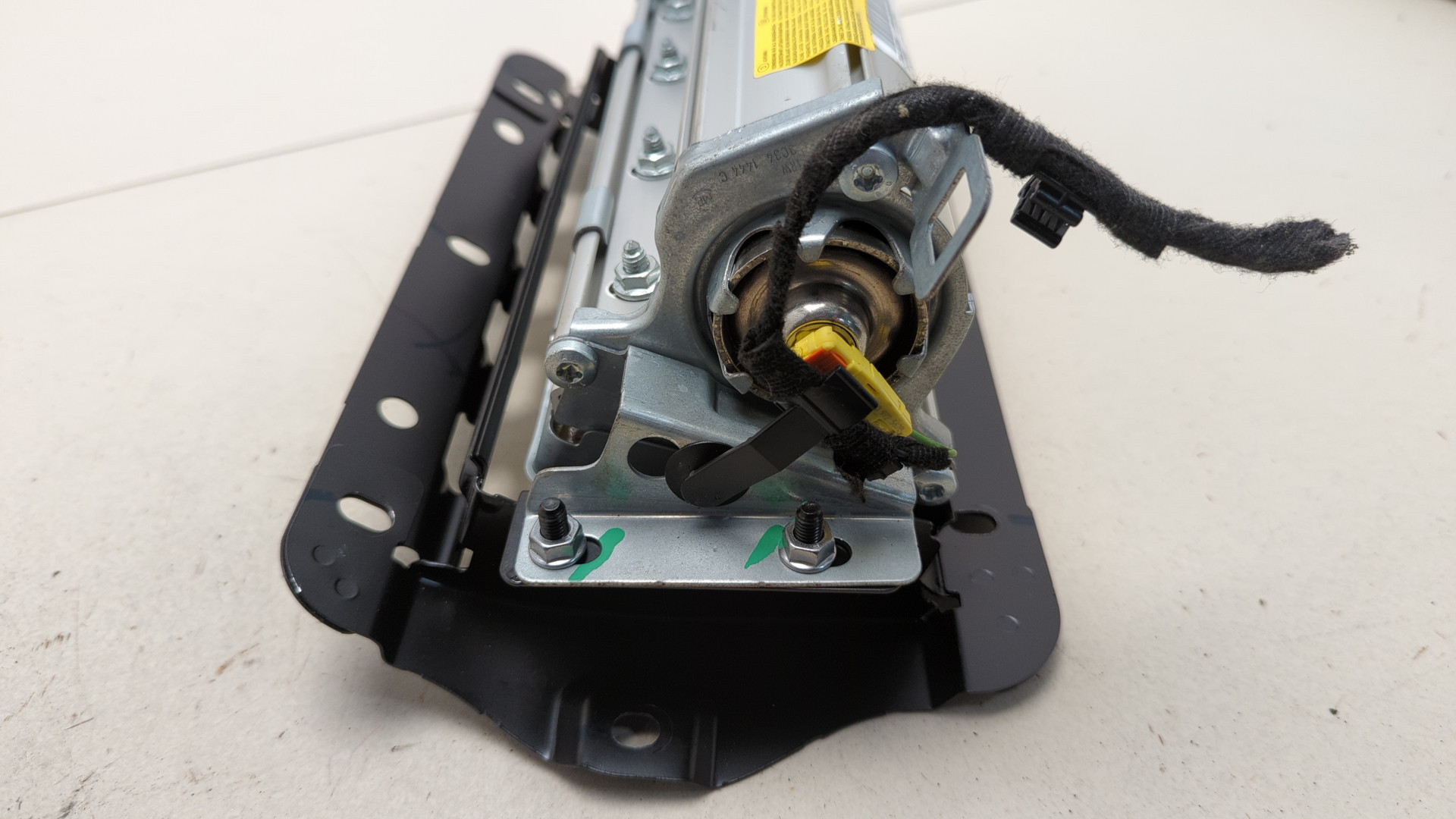 Подушка безопасности пассажирская (в торпедо)