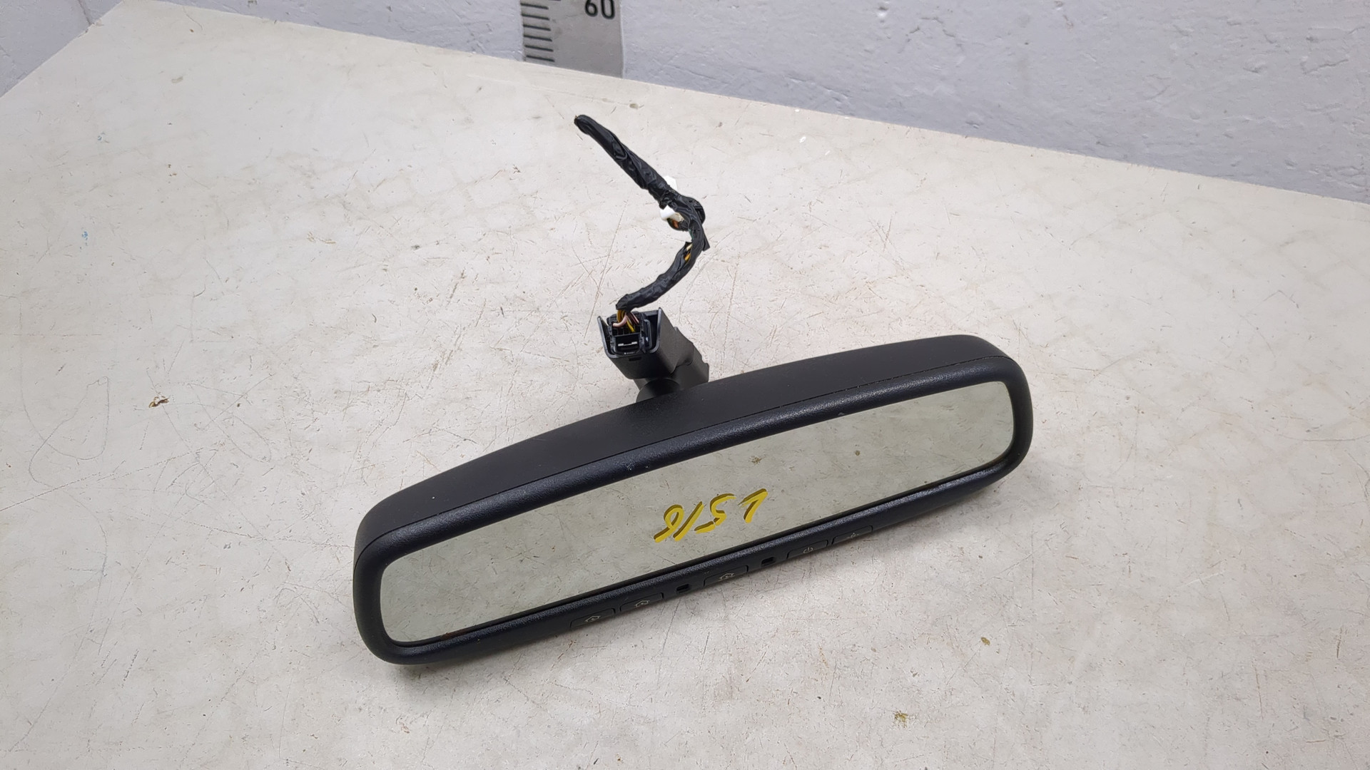 Зеркало заднего вида