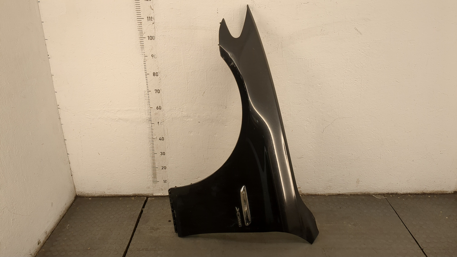 Крыло переднее левое