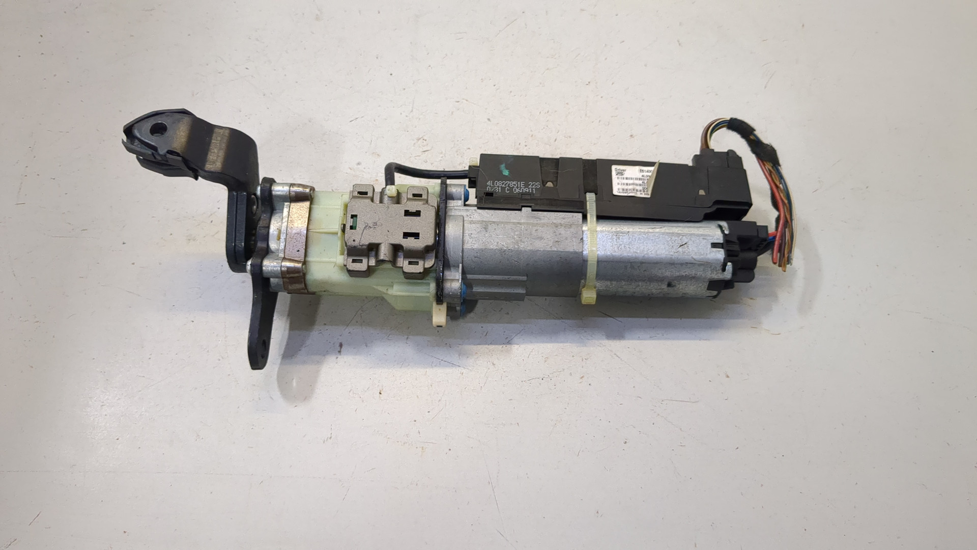 Активатор замка багажника