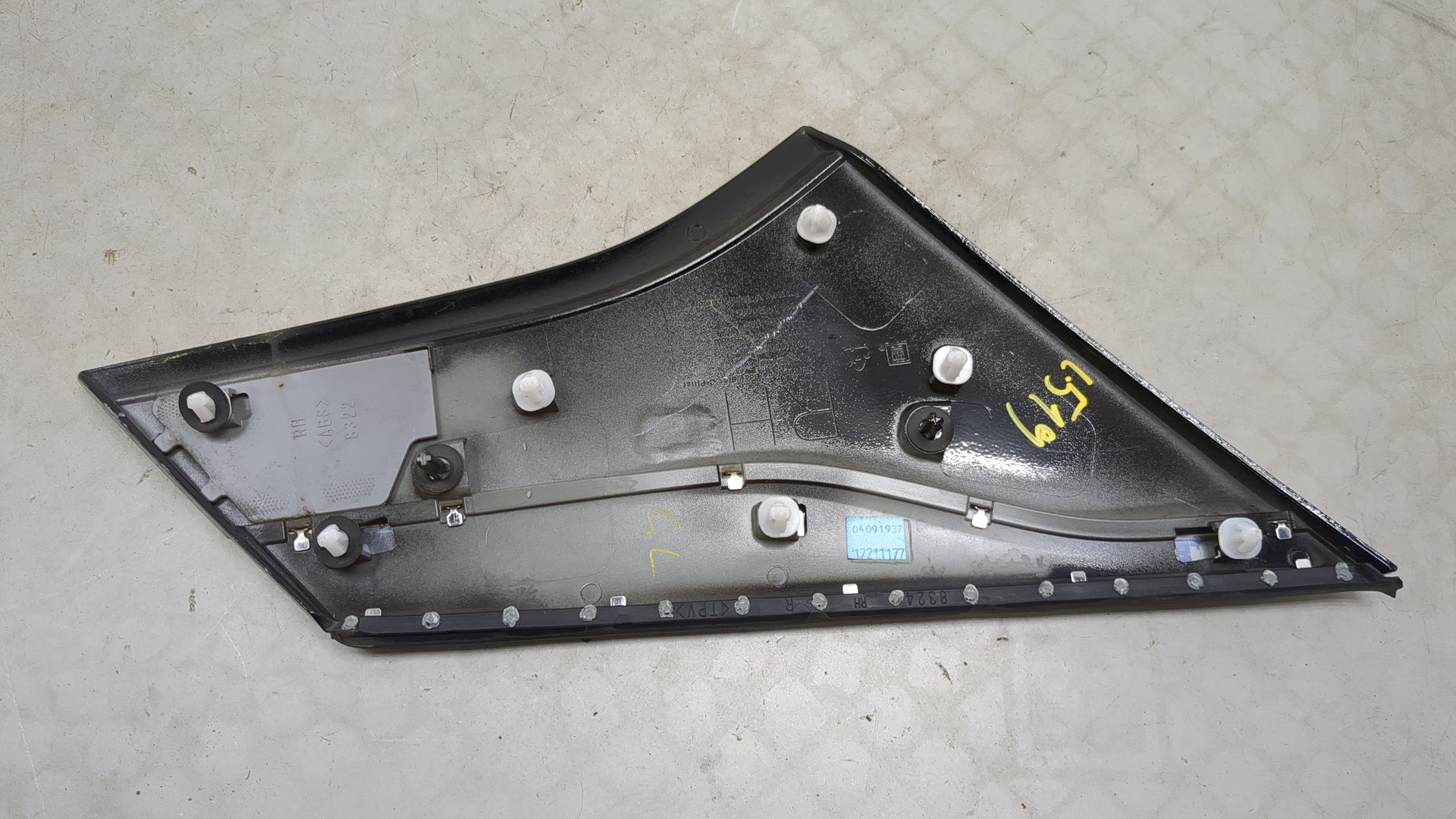 Молдинг заднего крыла правого