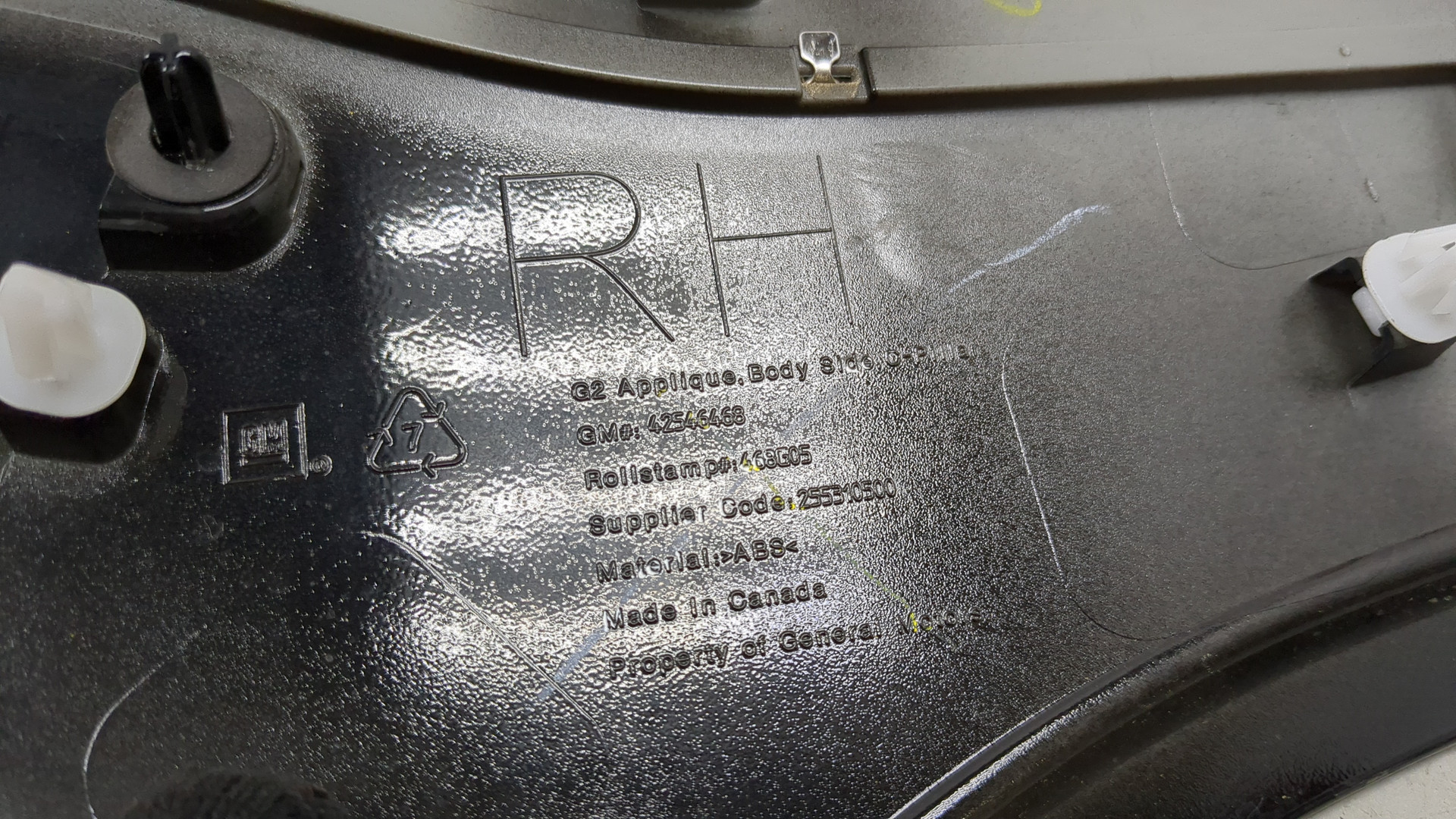 Молдинг заднего крыла правого