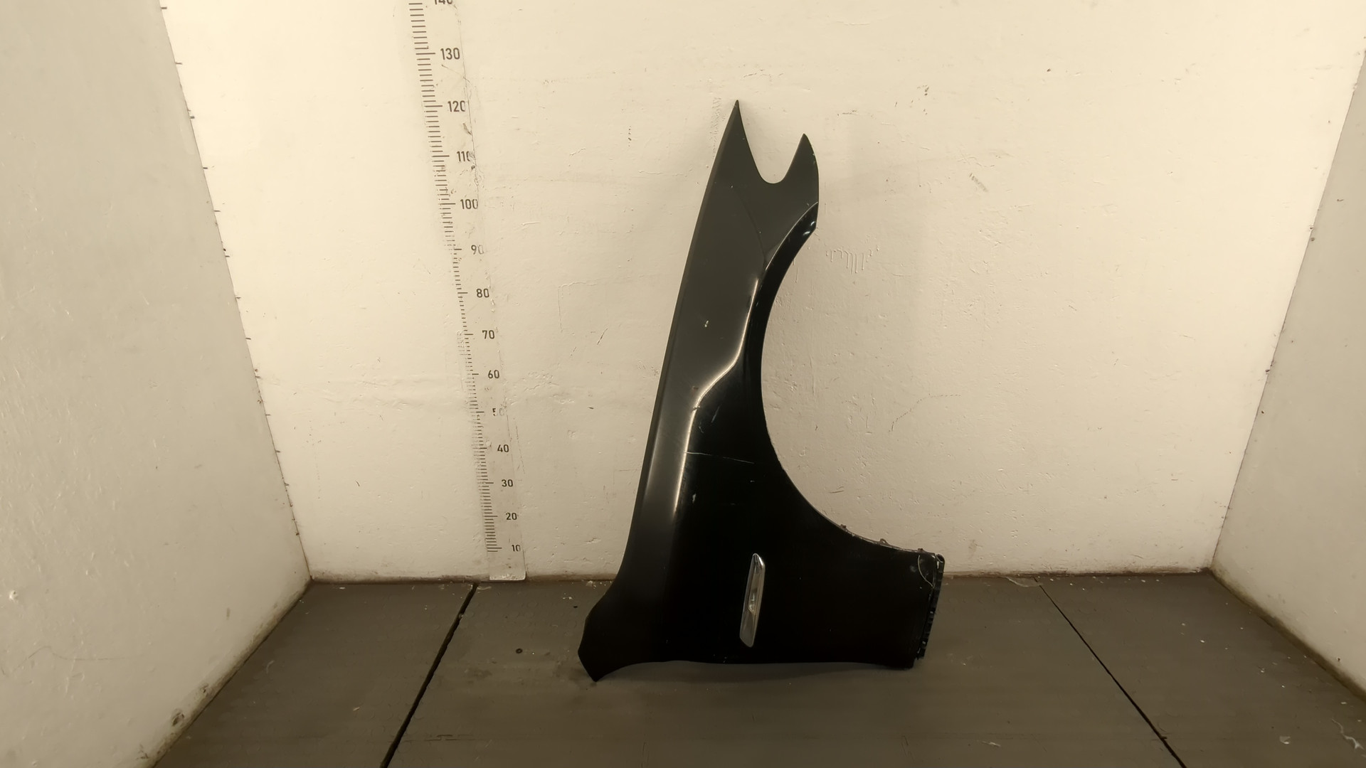 Крыло переднее правое