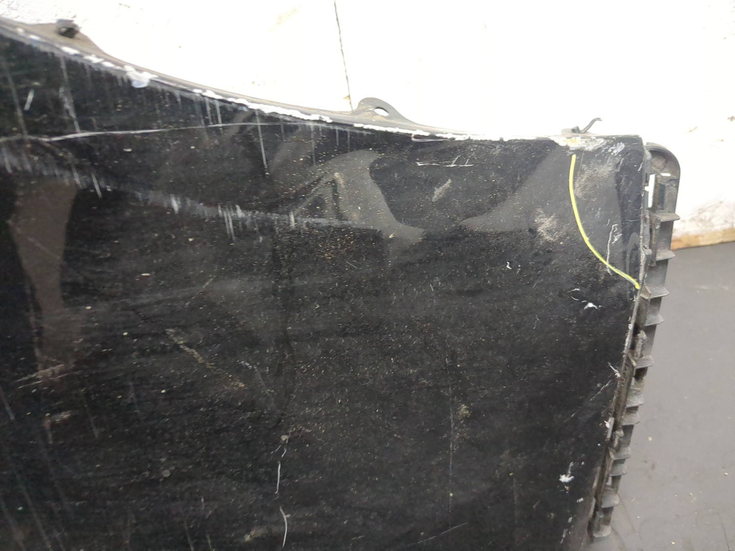 Крыло переднее правое