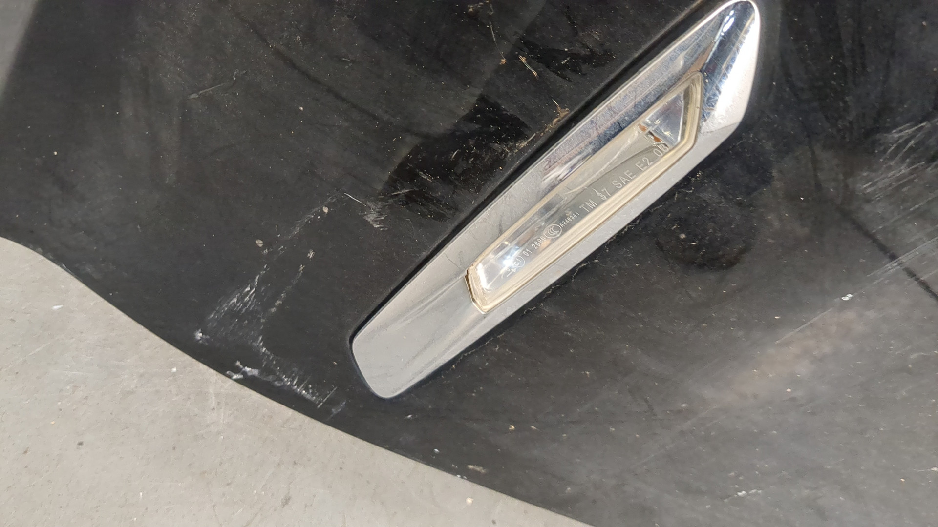 Крыло переднее правое