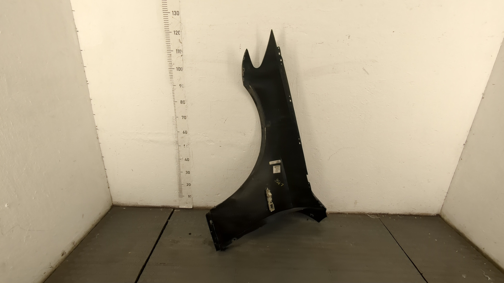 Крыло переднее правое