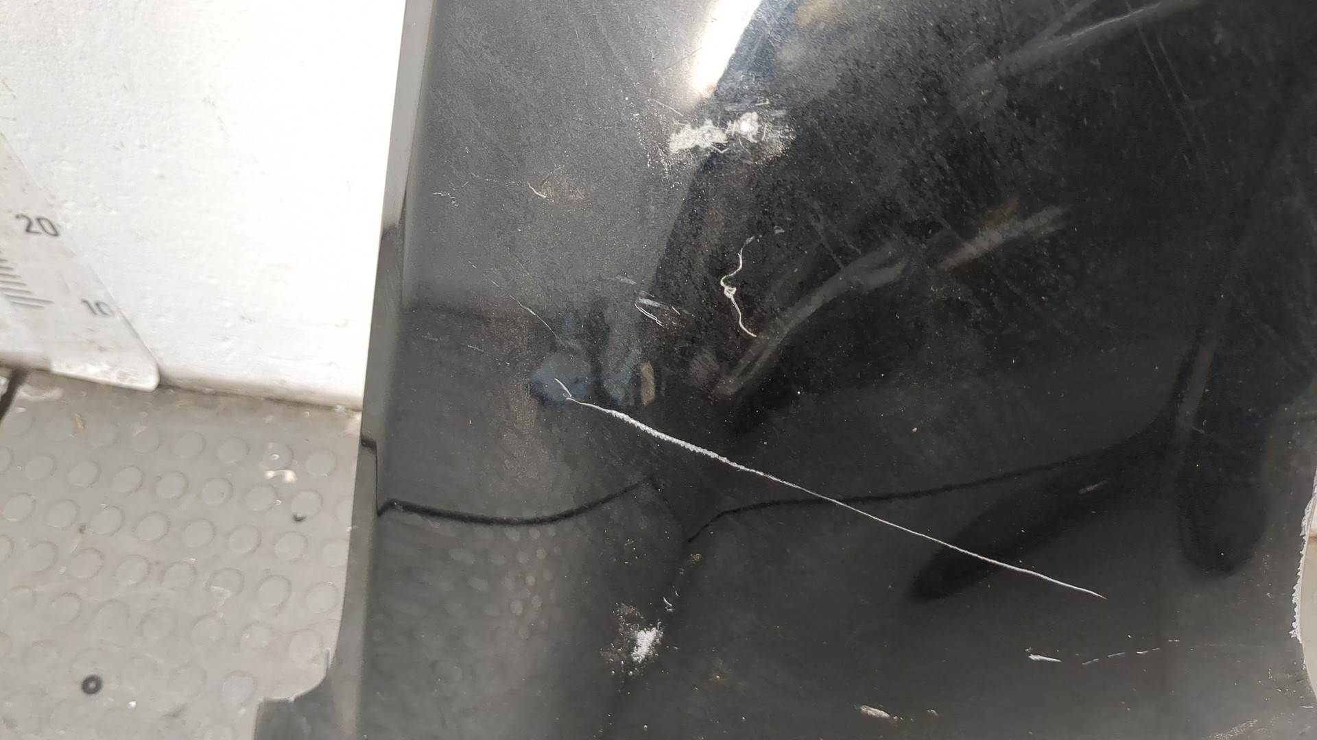 Крыло переднее правое