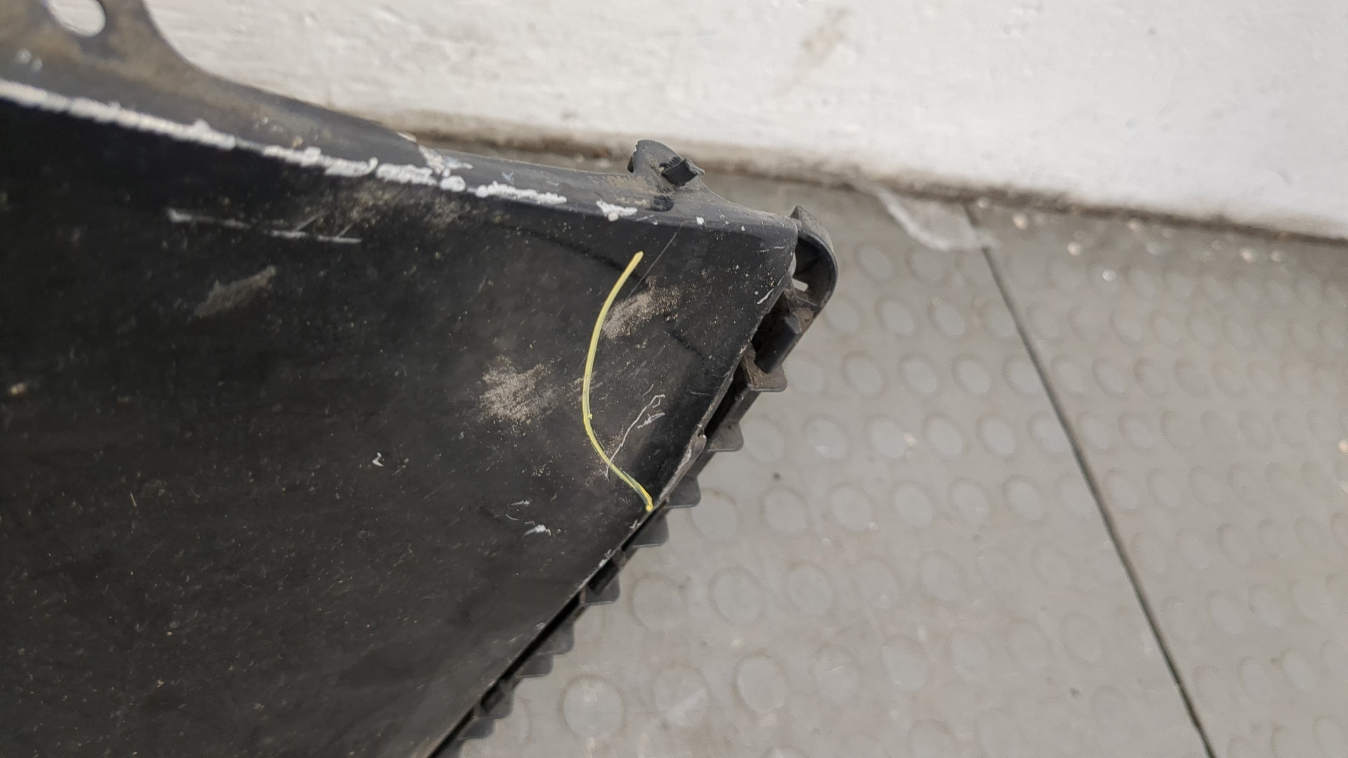 Крыло переднее правое