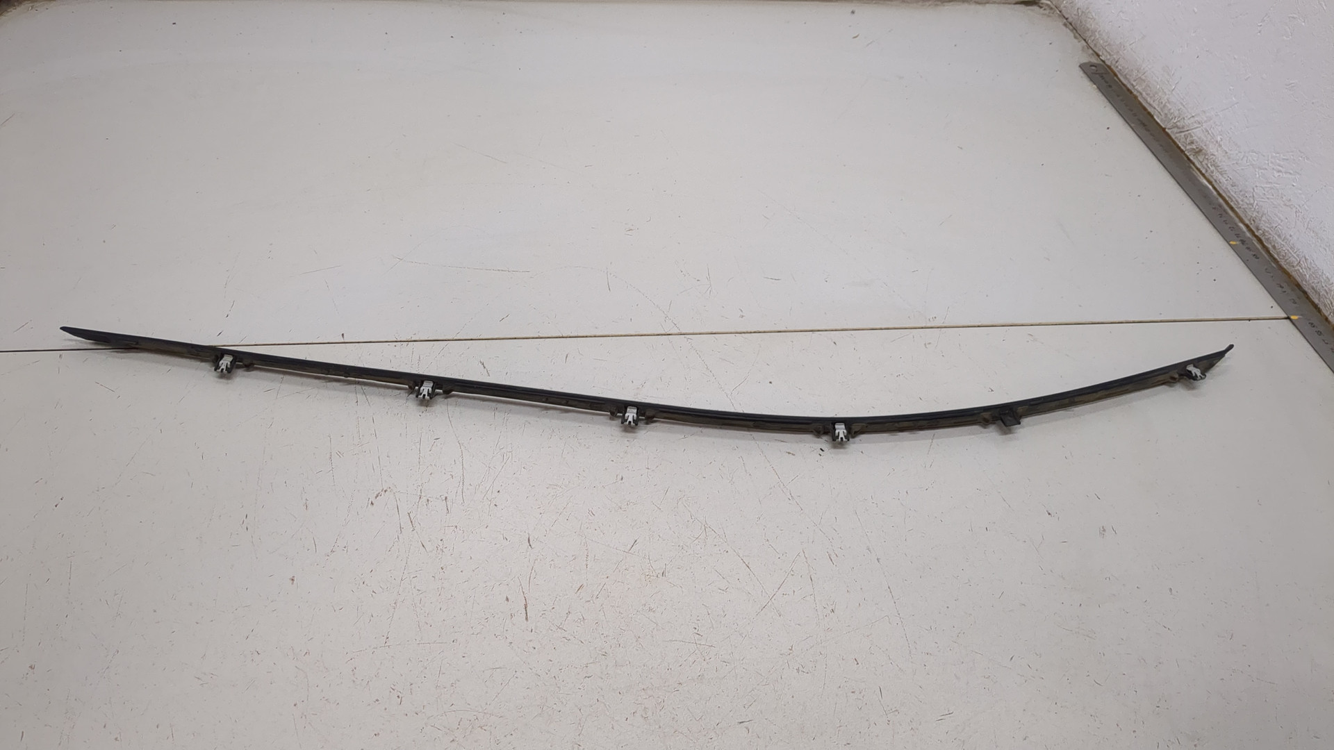 Молдинг лобового стекла