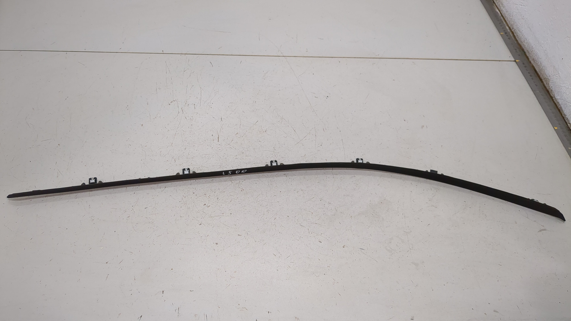 Молдинг лобового стекла