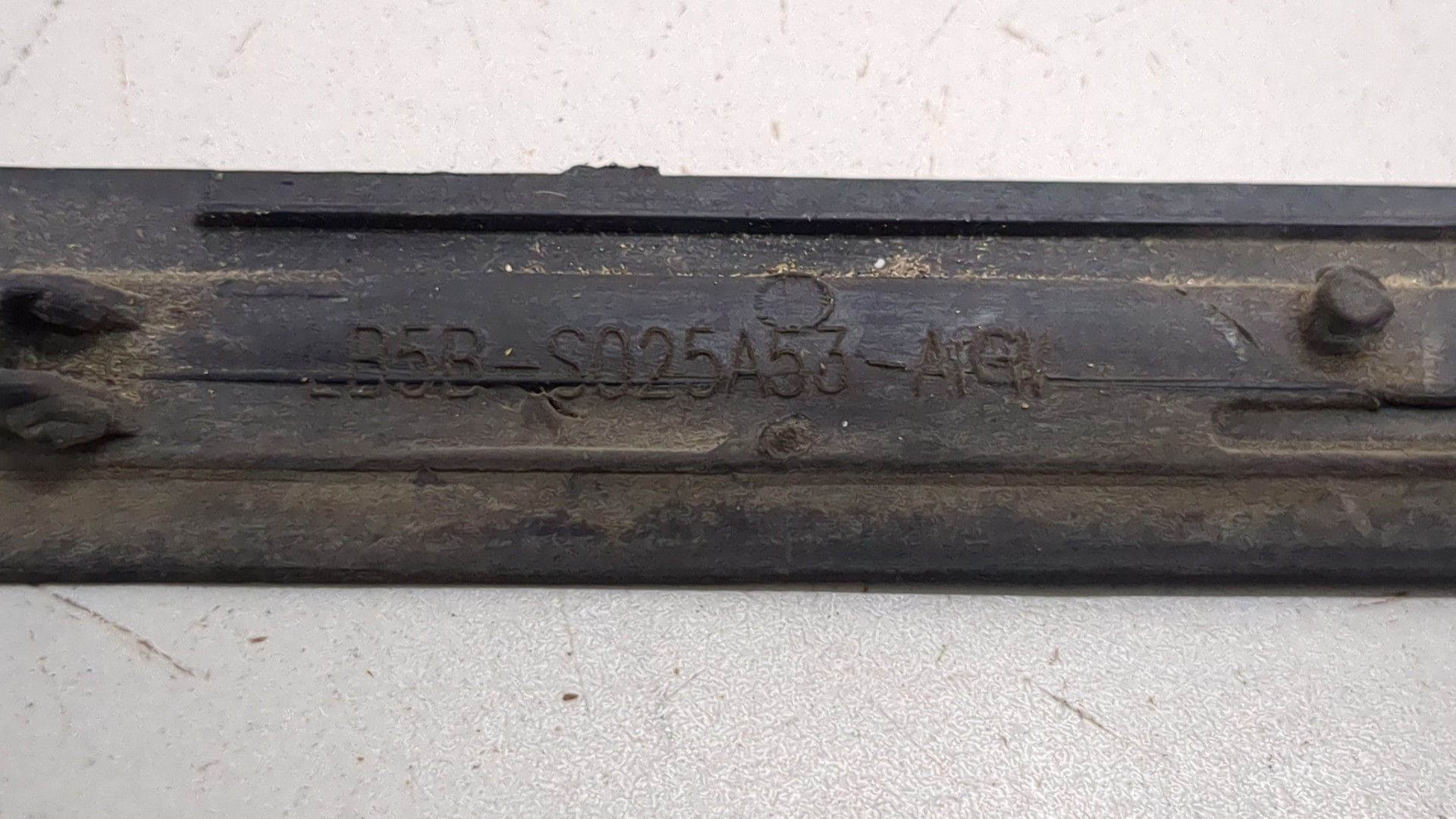 Молдинг лобового стекла