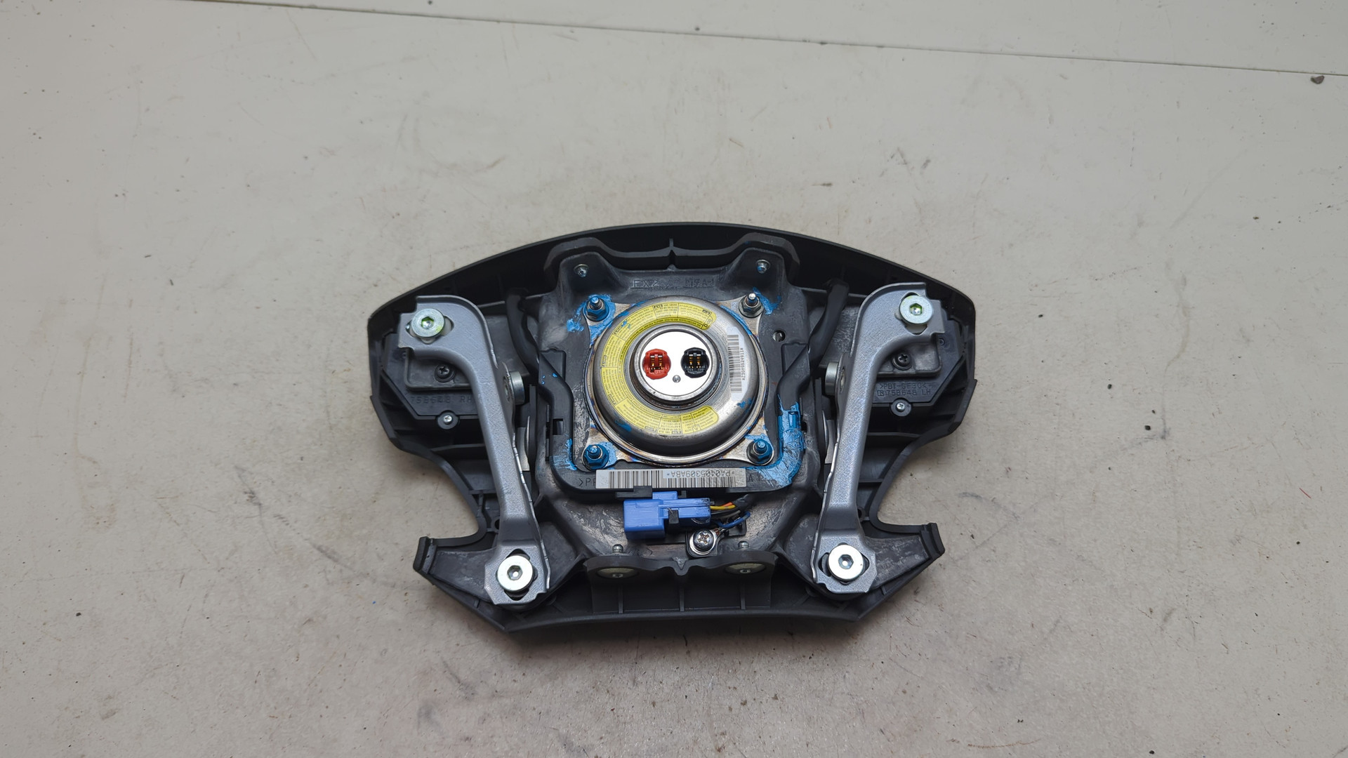 Подушка безопасности в рулевое колесо