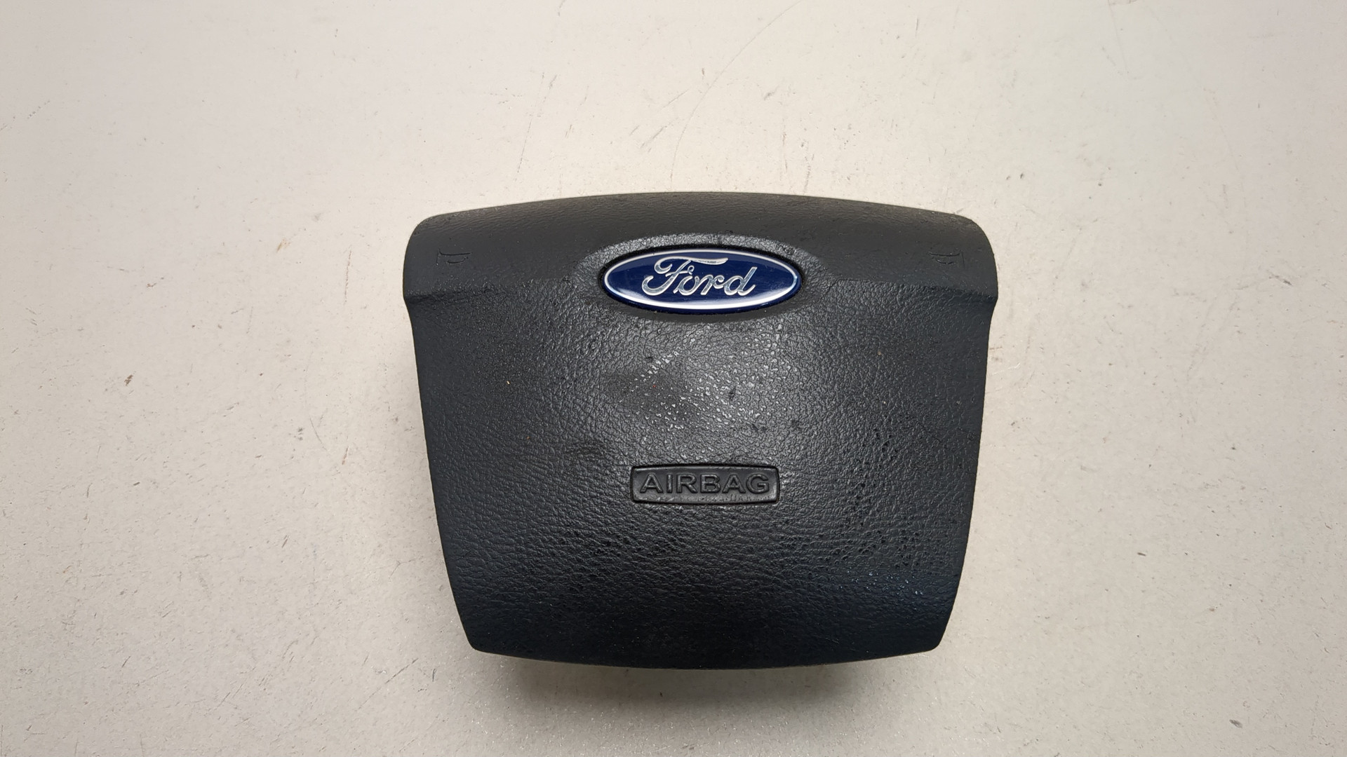 Подушка безопасности в рулевое колесо