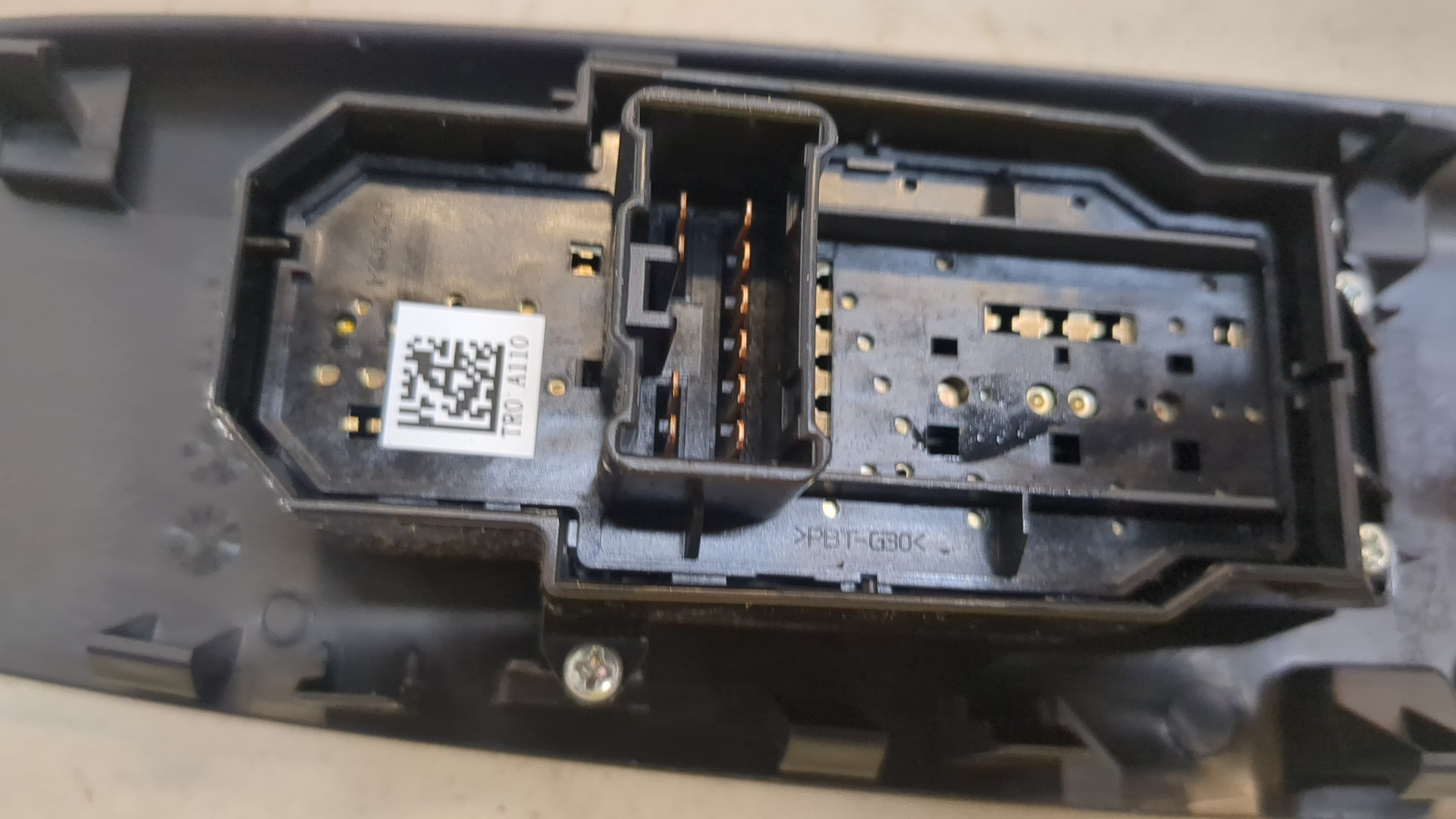 Кнопка стеклоподъемника