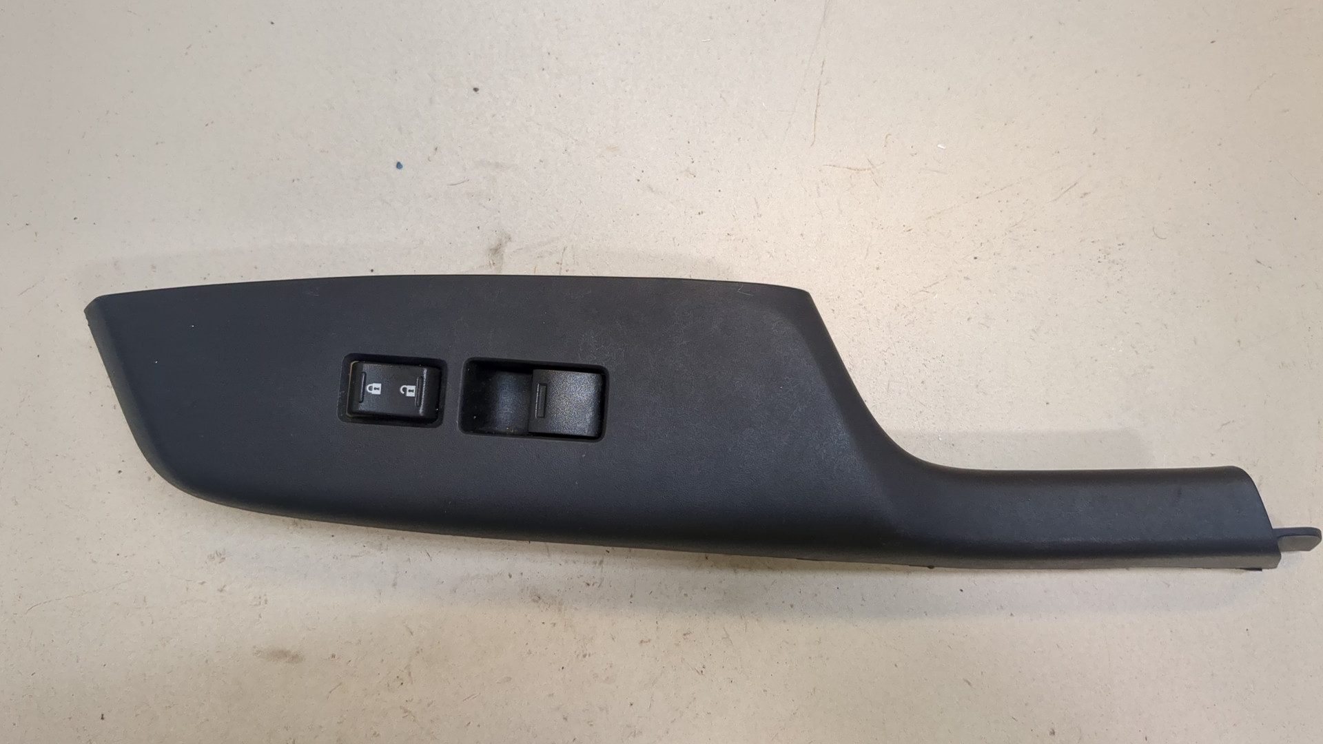 Кнопка стеклоподъемника