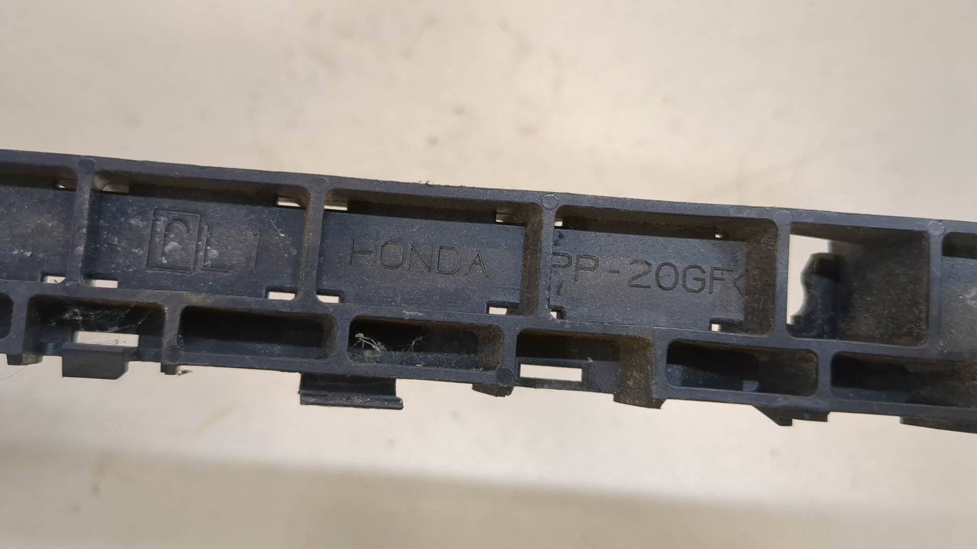 Кронштейн заднего бампера левый