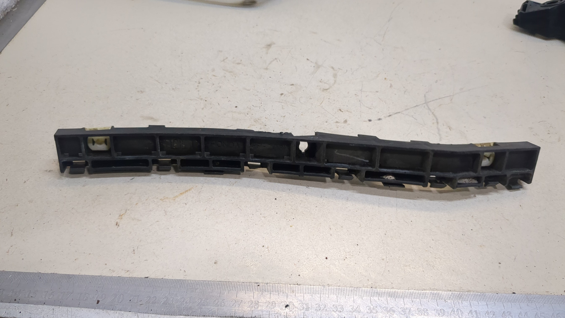 Кронштейн заднего бампера левый