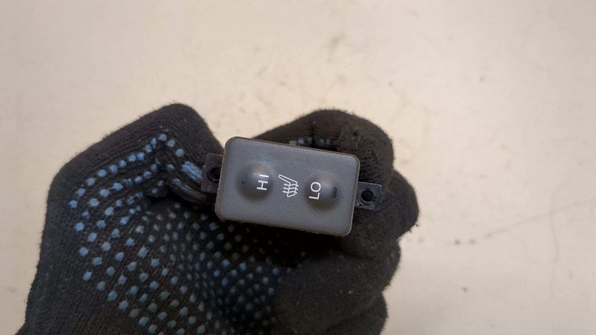 Кнопка обогрева сидений