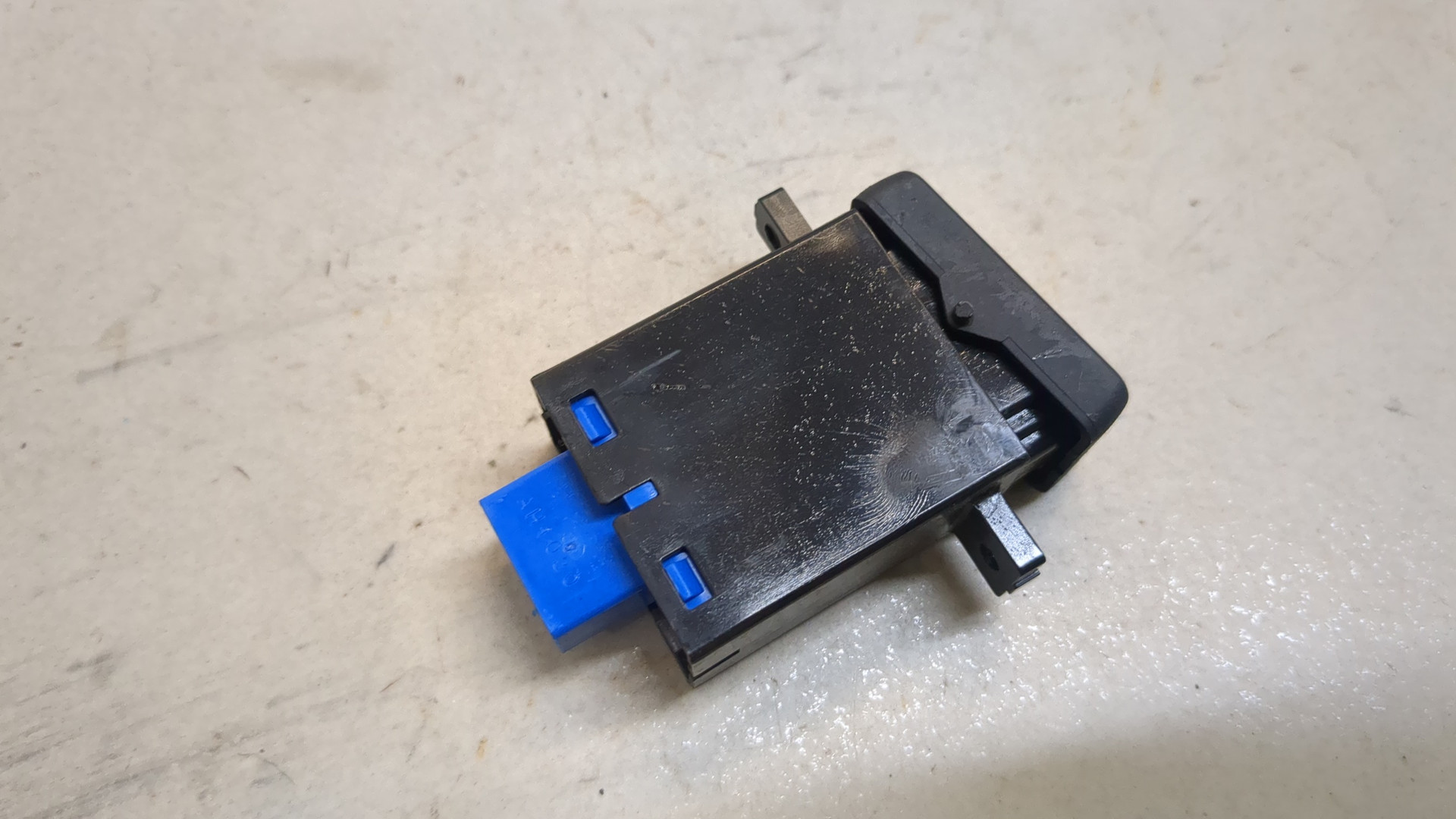 Кнопка обогрева сидений