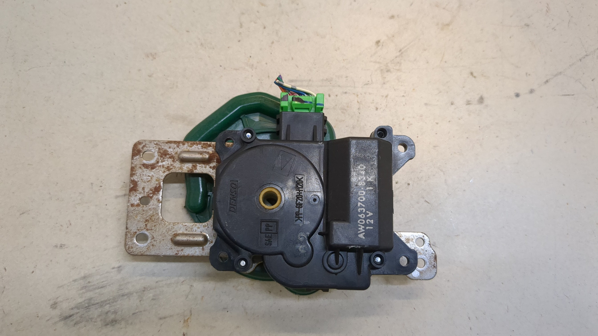 Моторчик заслонки печки