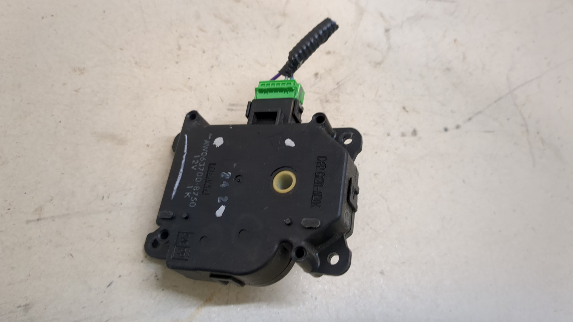 Моторчик заслонки печки