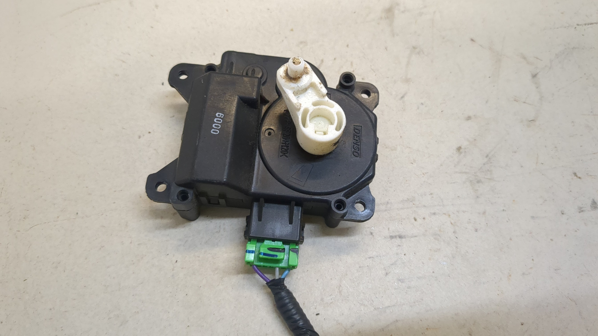 Моторчик заслонки печки