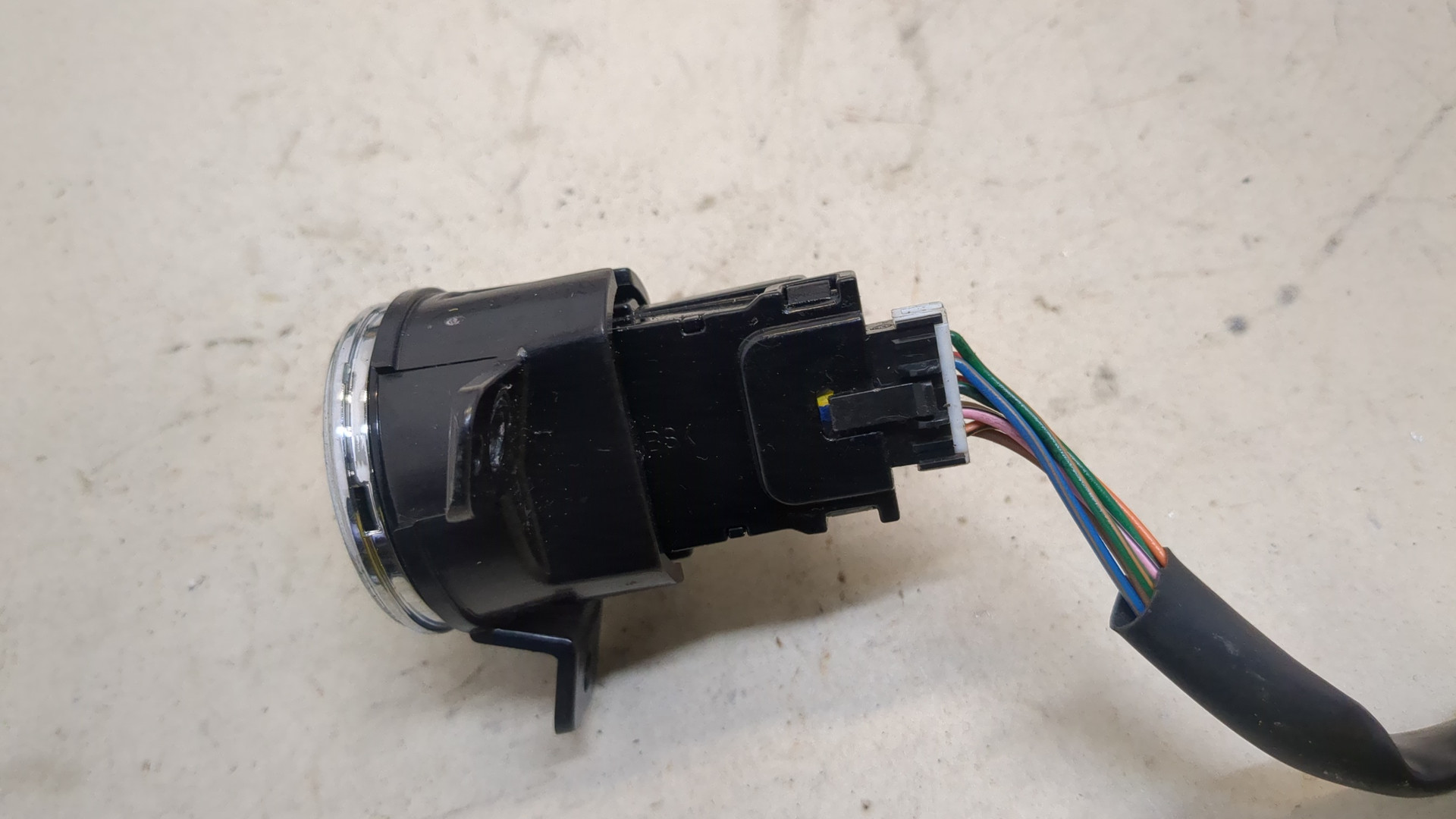 Кнопка запуска двигателя