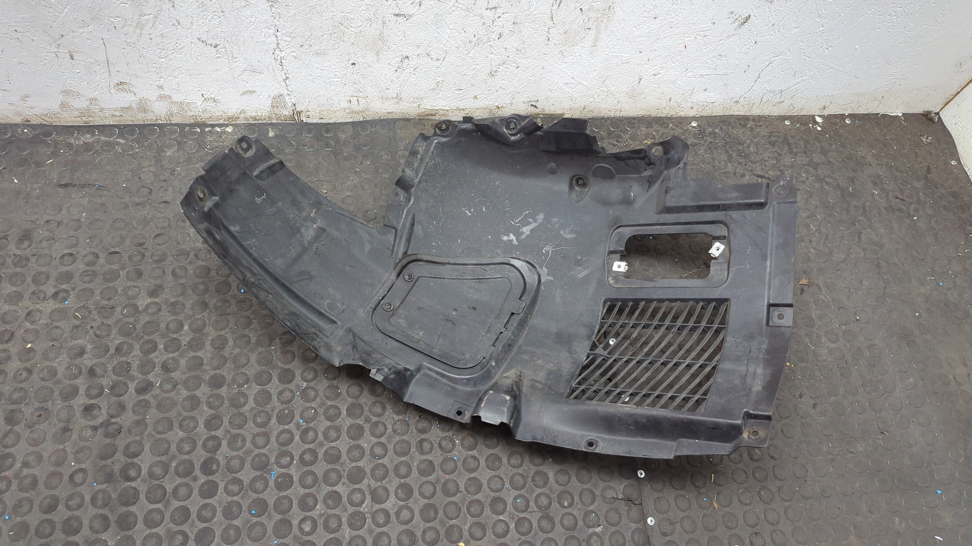 Локер передний левый