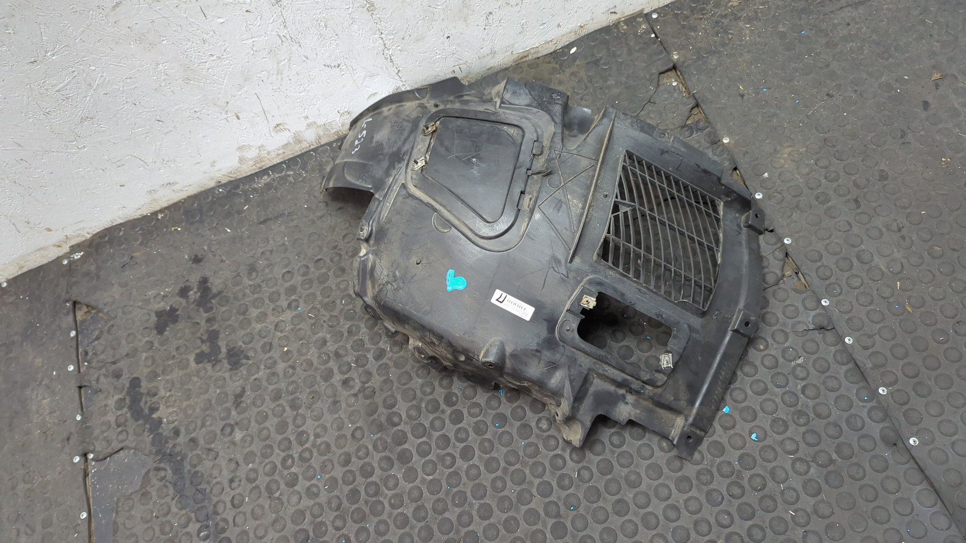 Локер передний левый