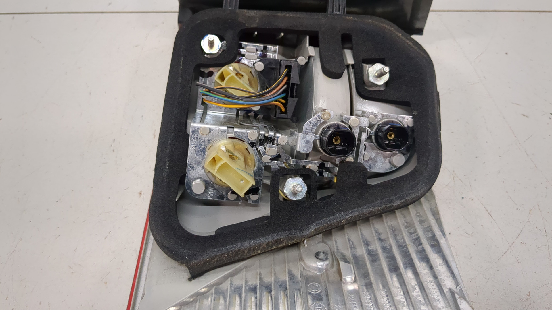 Фонарь задний левый