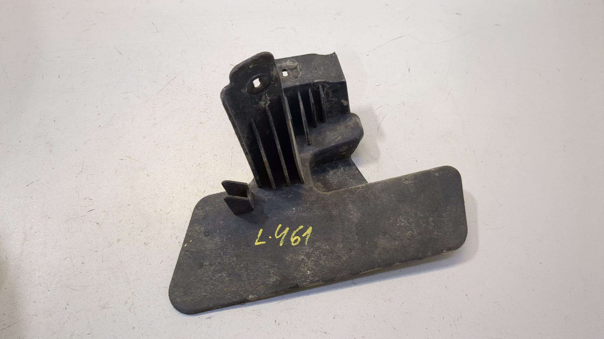 Брызговик задний левый