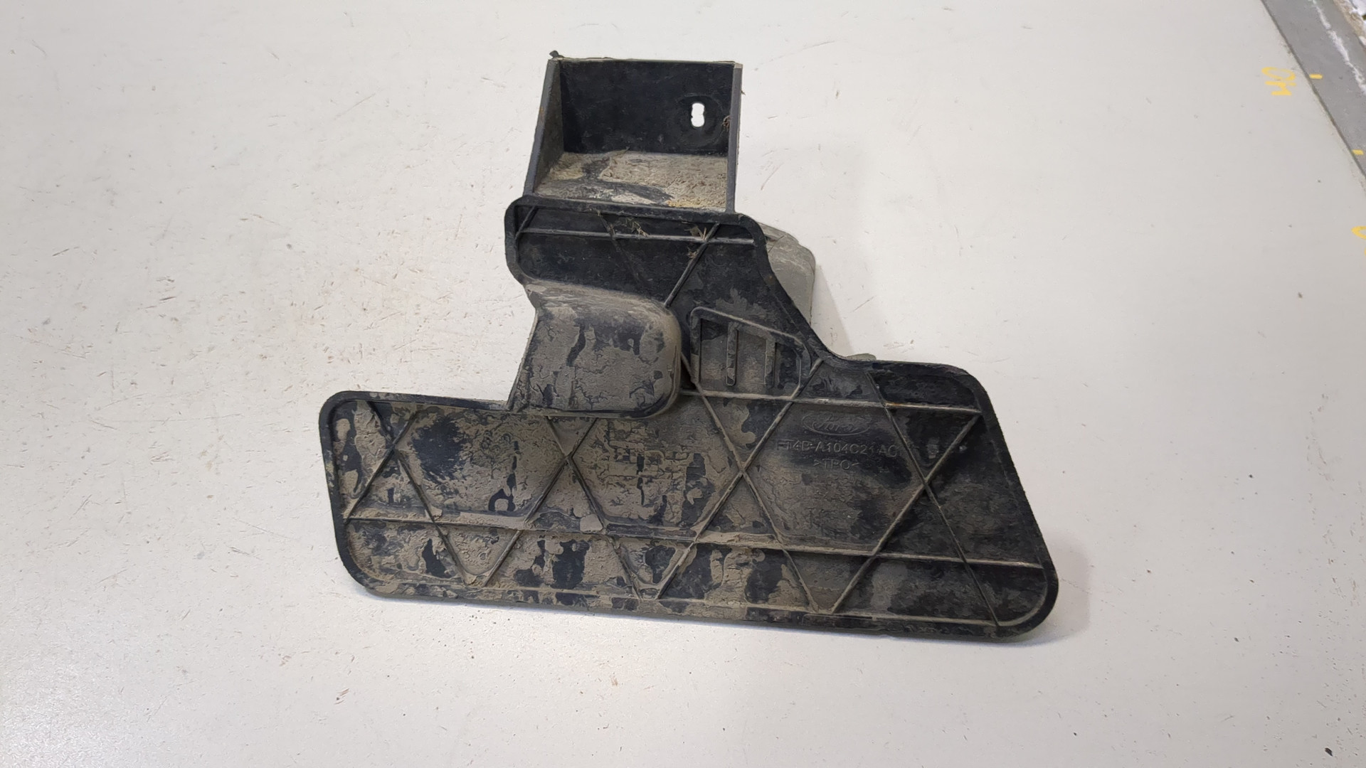 Брызговик задний левый