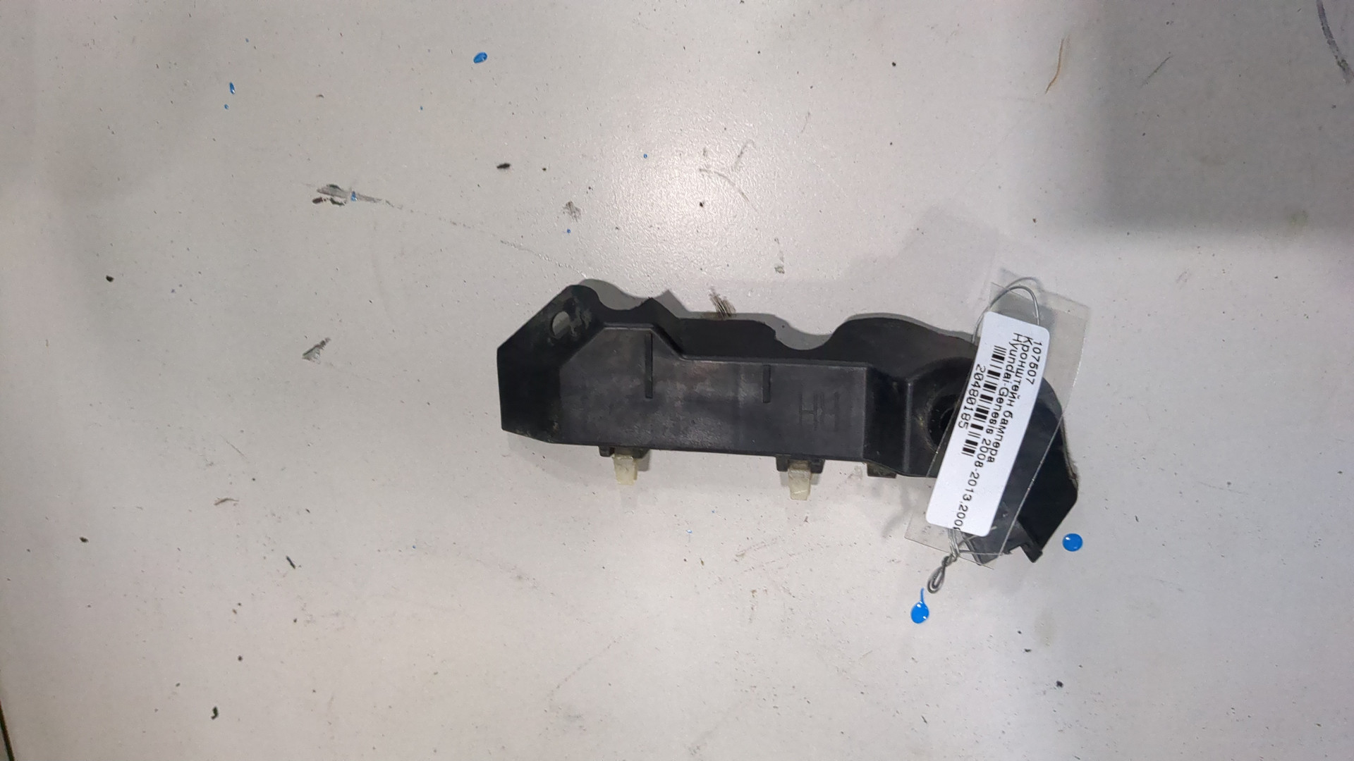 Кронштейн переднего бампера правый