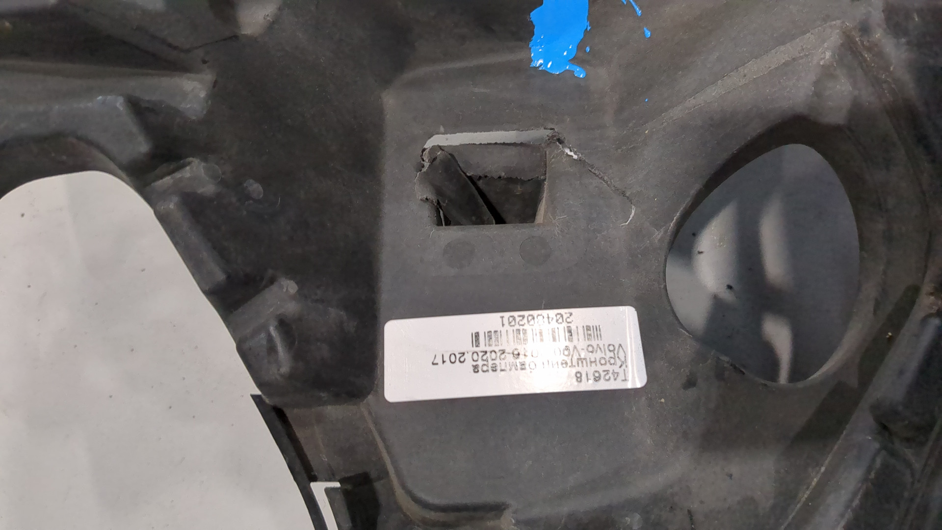 Кронштейн переднего бампера правый