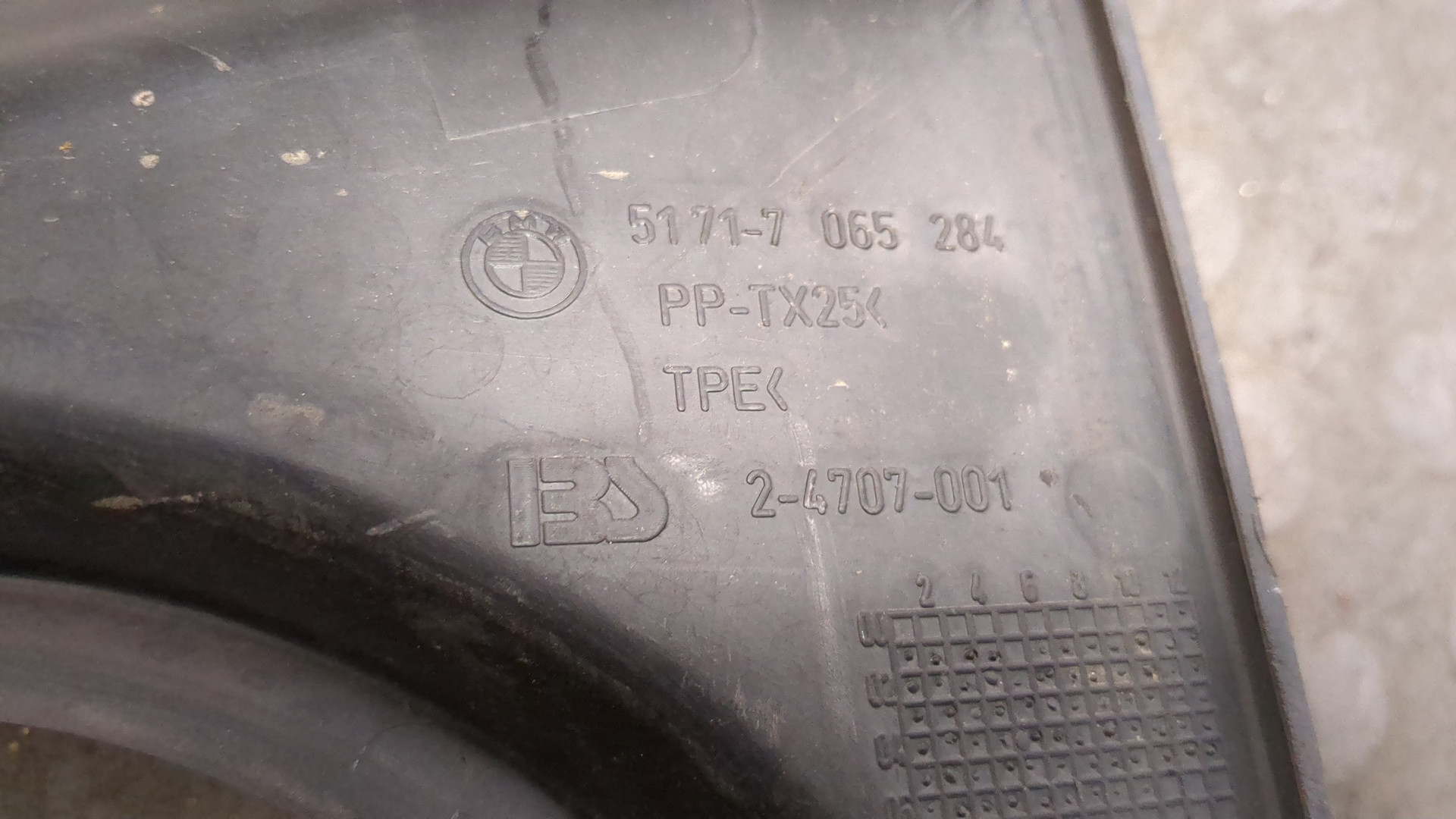 Решетка стеклоочистителей (Жабо)